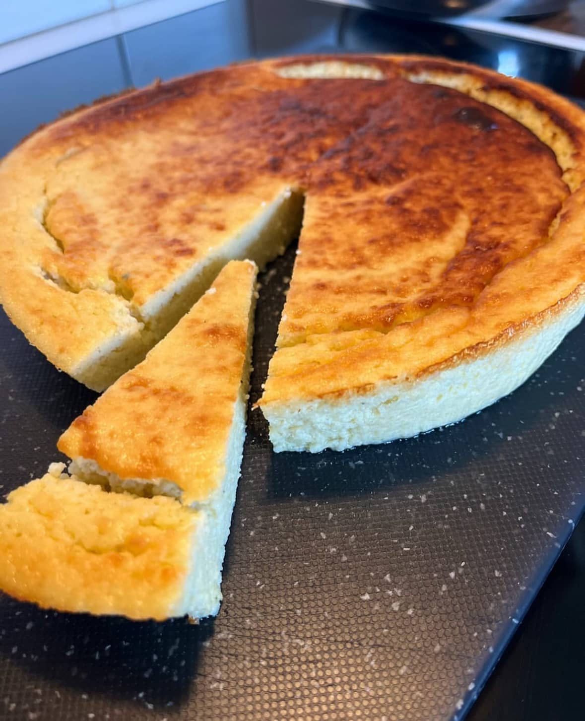 Proteinrik ostkaka på zucchini