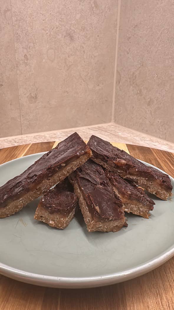 Hemgjorda proteinrika snickersbars vassle salted caramel cookies