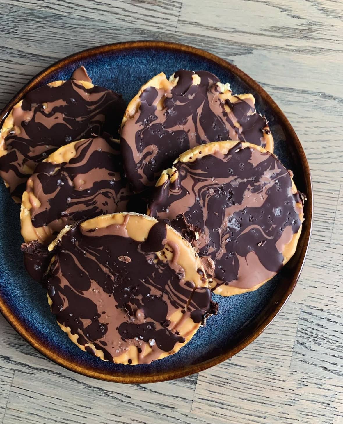 Majskakor med choklad, vanilj- och jordnötssmör