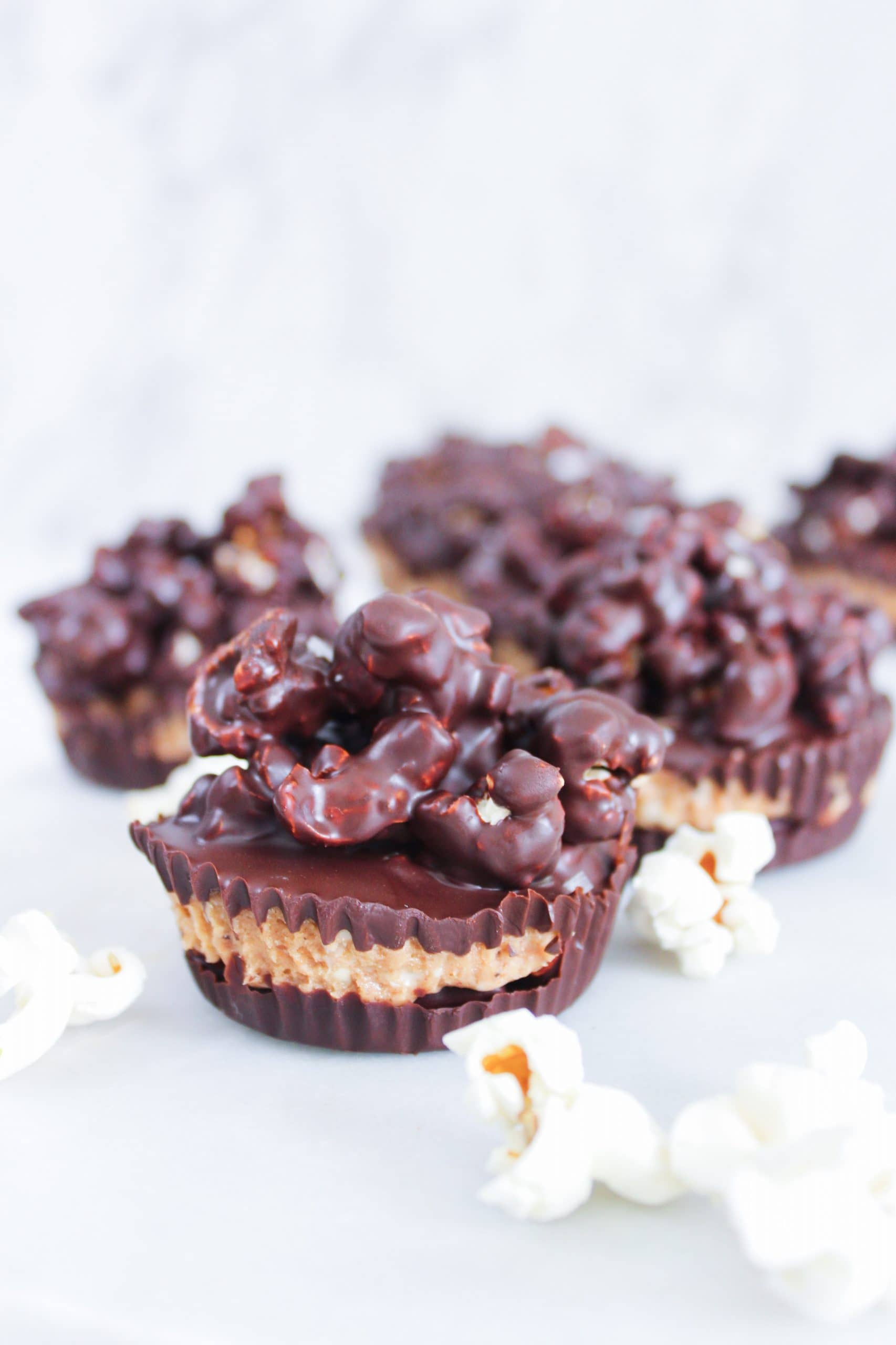Peanut Butter Cups med popcorn