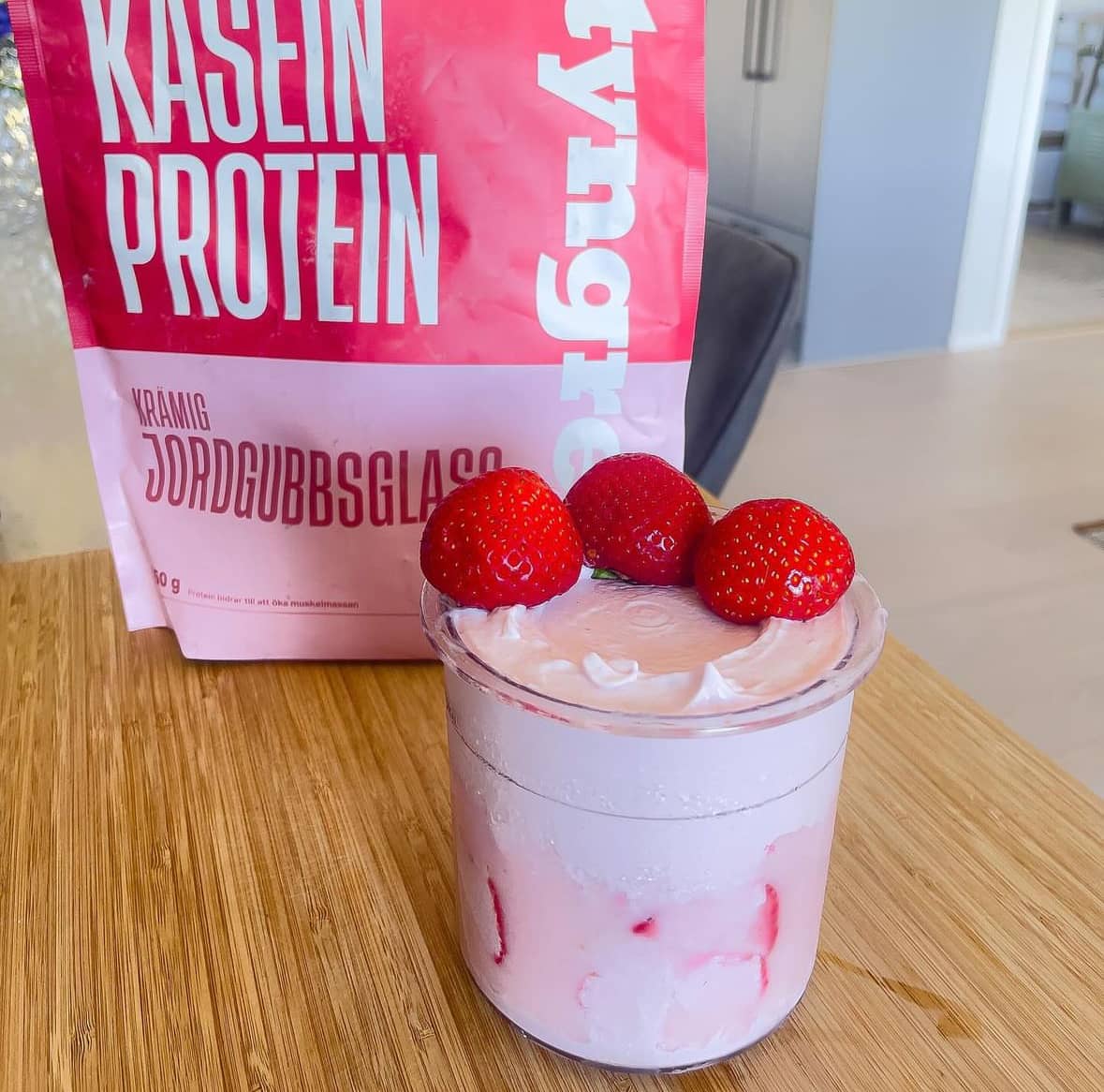 Proteinrik och krämig jordgubbsglass