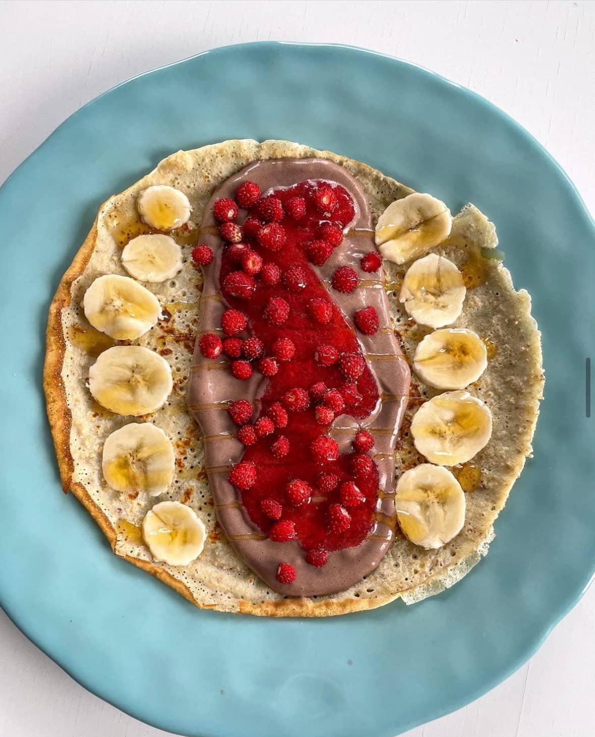Proteinpannkakor med choklad, banan & smultron