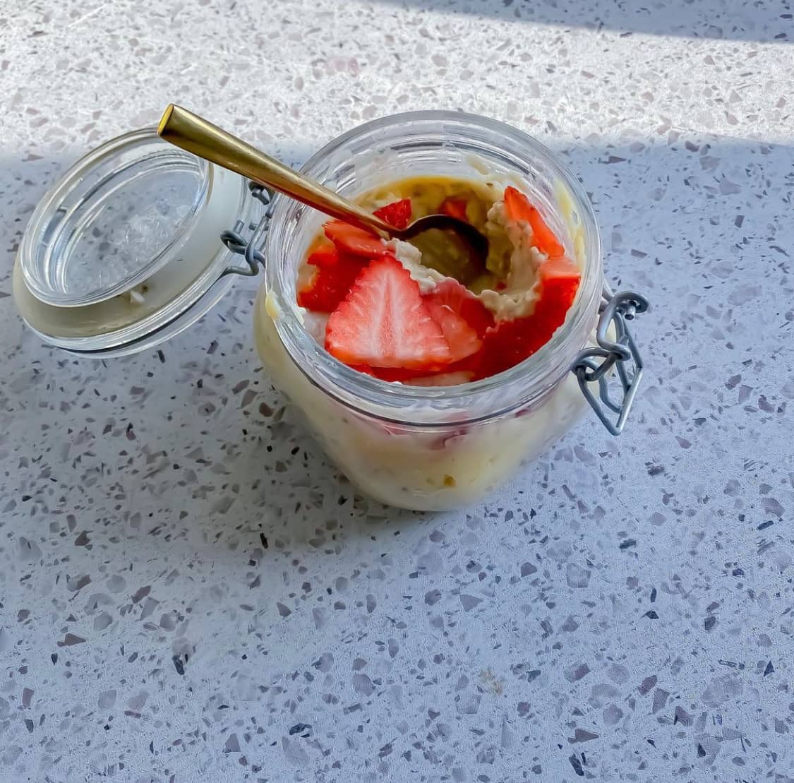Overnight oats med smak av jordgubb