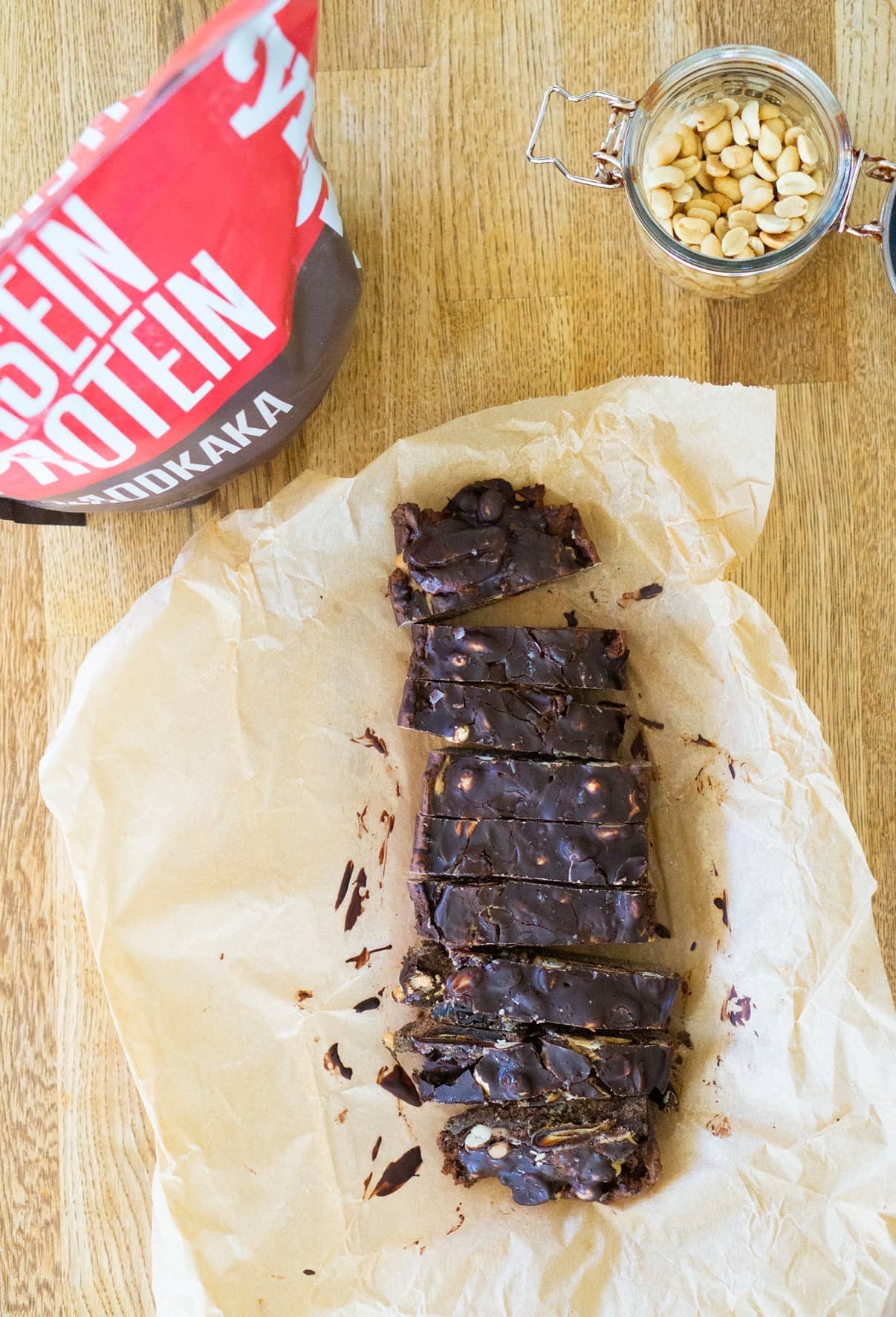 Nyttiga jordnötsbars med protein kasein kladdkaka