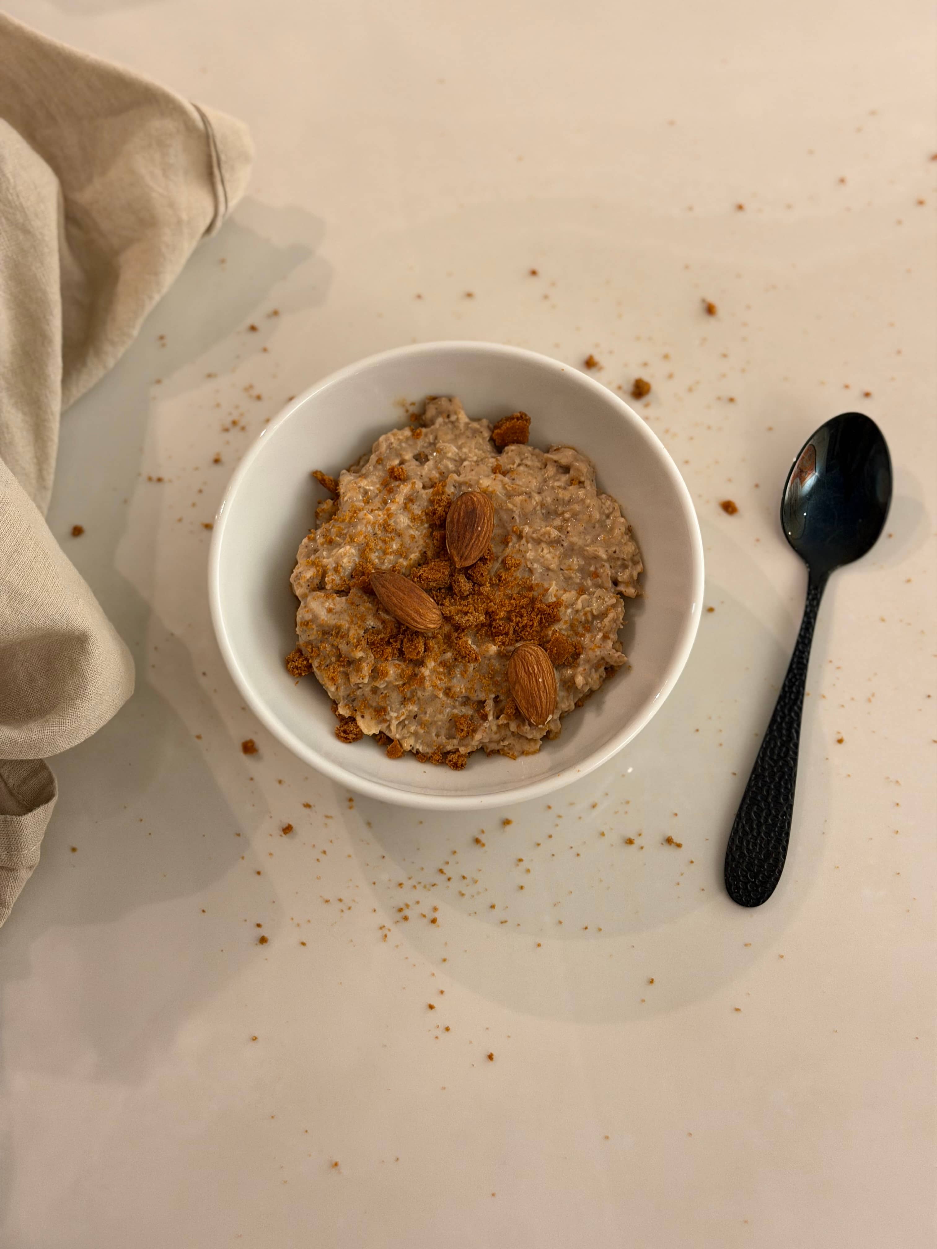 Proteinrik overnight oats pepparkaka kasein kanelbulle