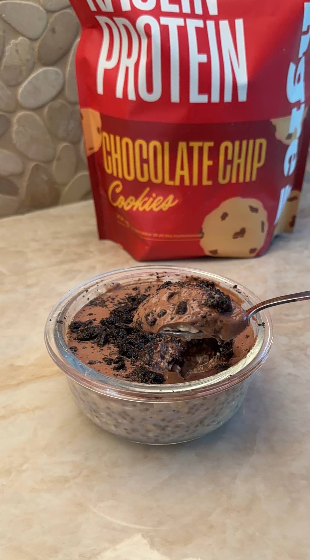 Proteinrik overnight oats med chocolate chip cookies kasein chocolate chip cookies