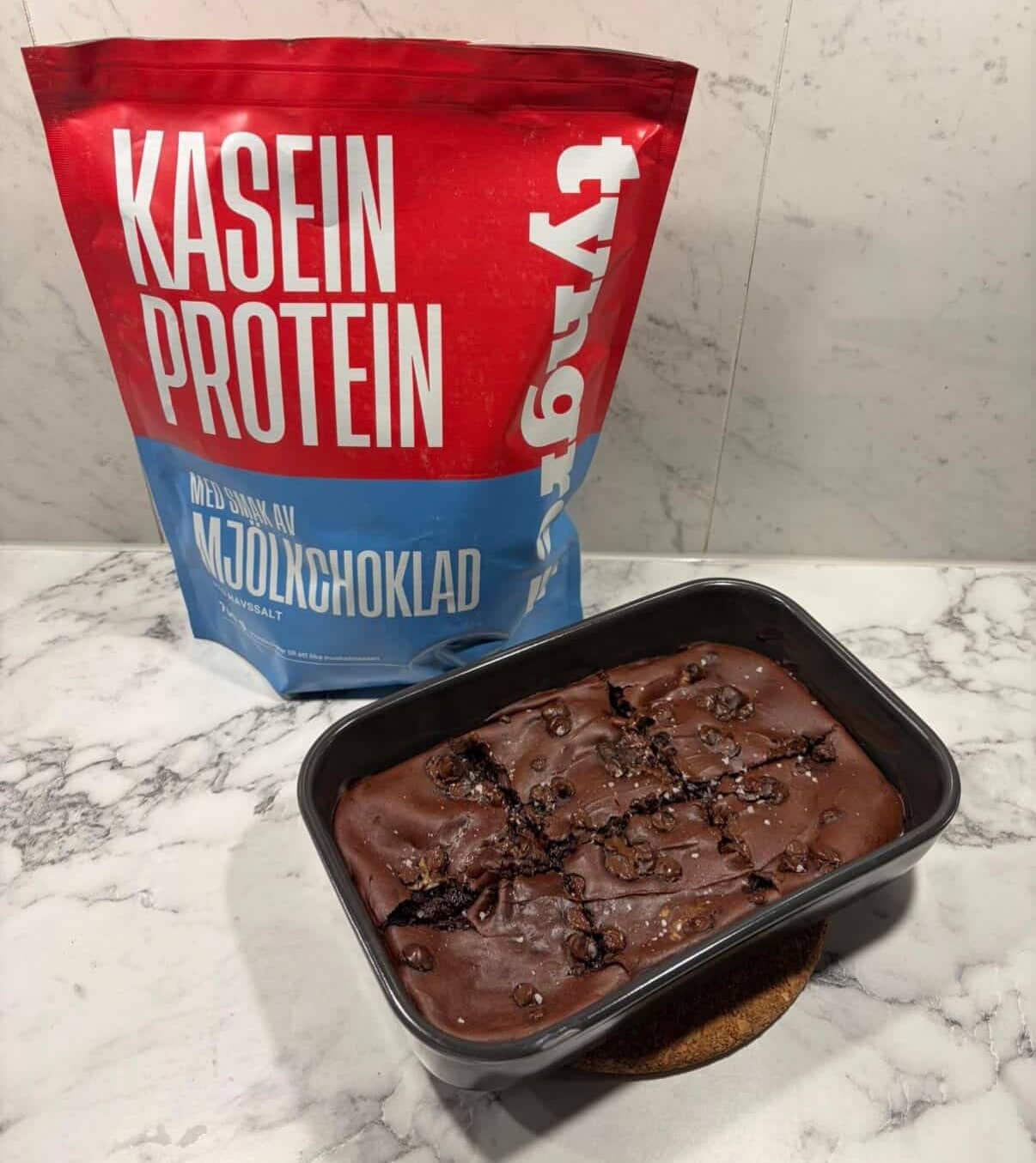 Kladdiga brownies kasein mjölkchoklad med havssalt 