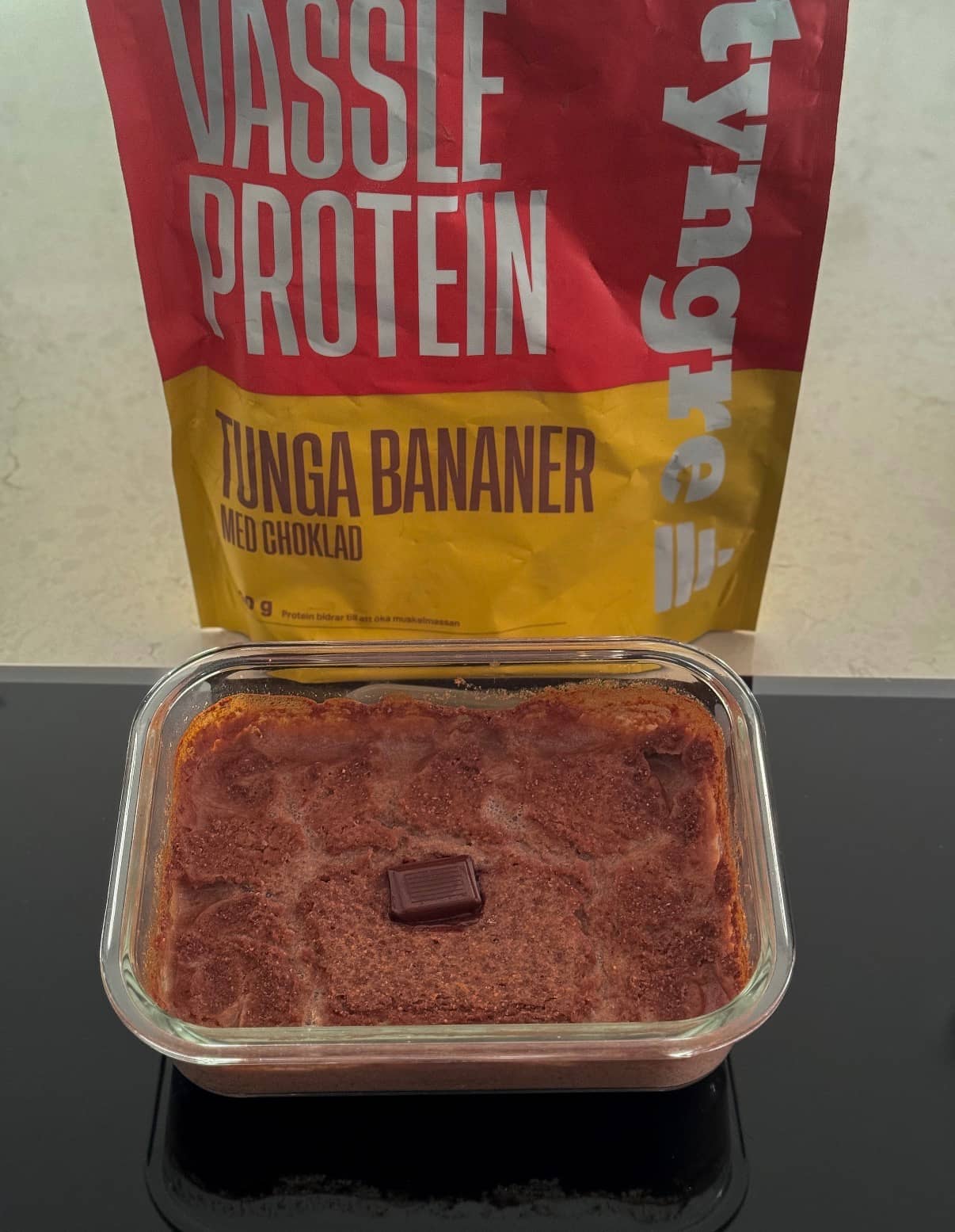 Ugnsbakad proteingröt med choklad och banan vassle tunga bananer med choklad