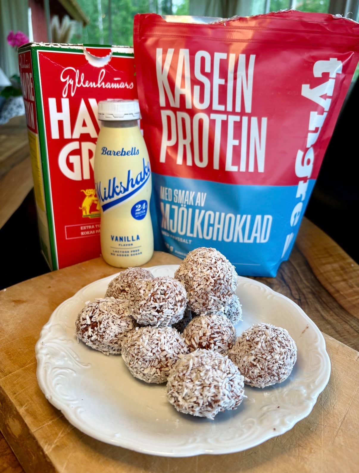 Proteinrika chokladbollar med mjölkchoklad och havssalt kasein mjölkchoklad med havssalt