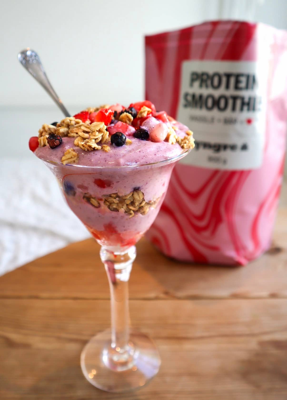 No-bake protein cheesecake med bär Vassle Proteinsmoothie med bär