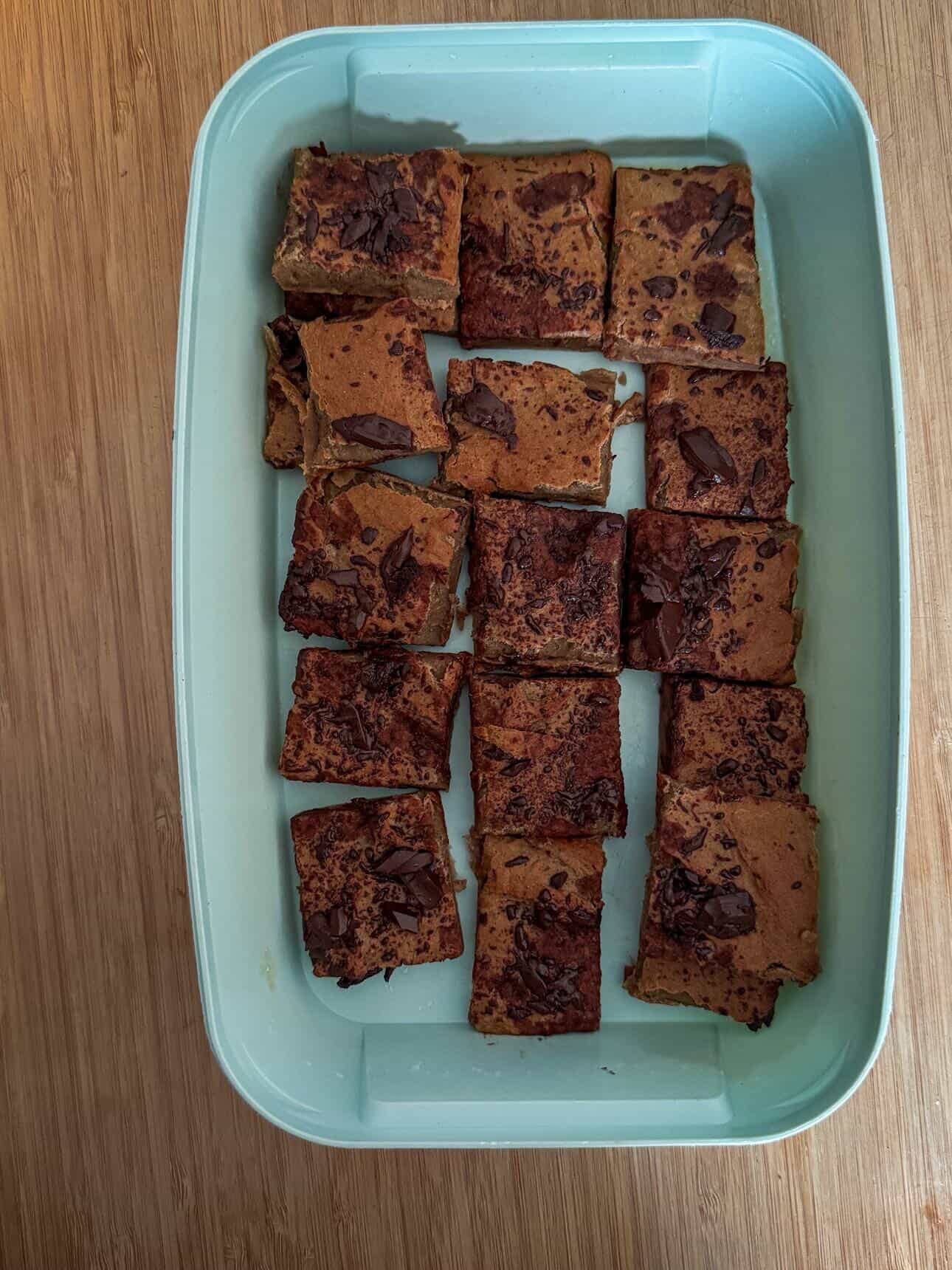 Proteinrik banankaka med pistage kasein pistage