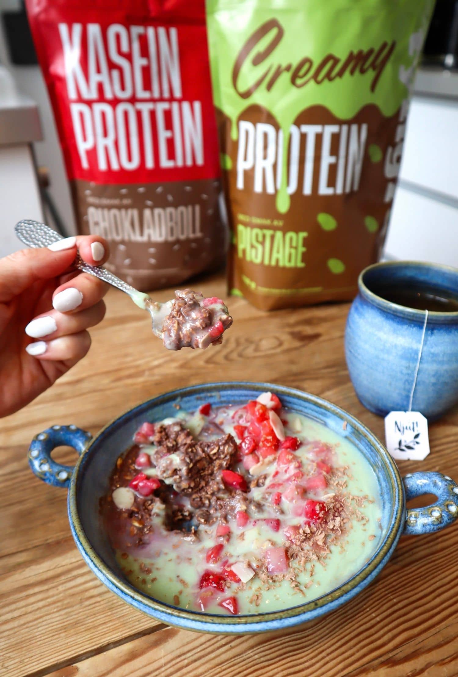 Overnight oats med Dubai choklad och jordgubbar