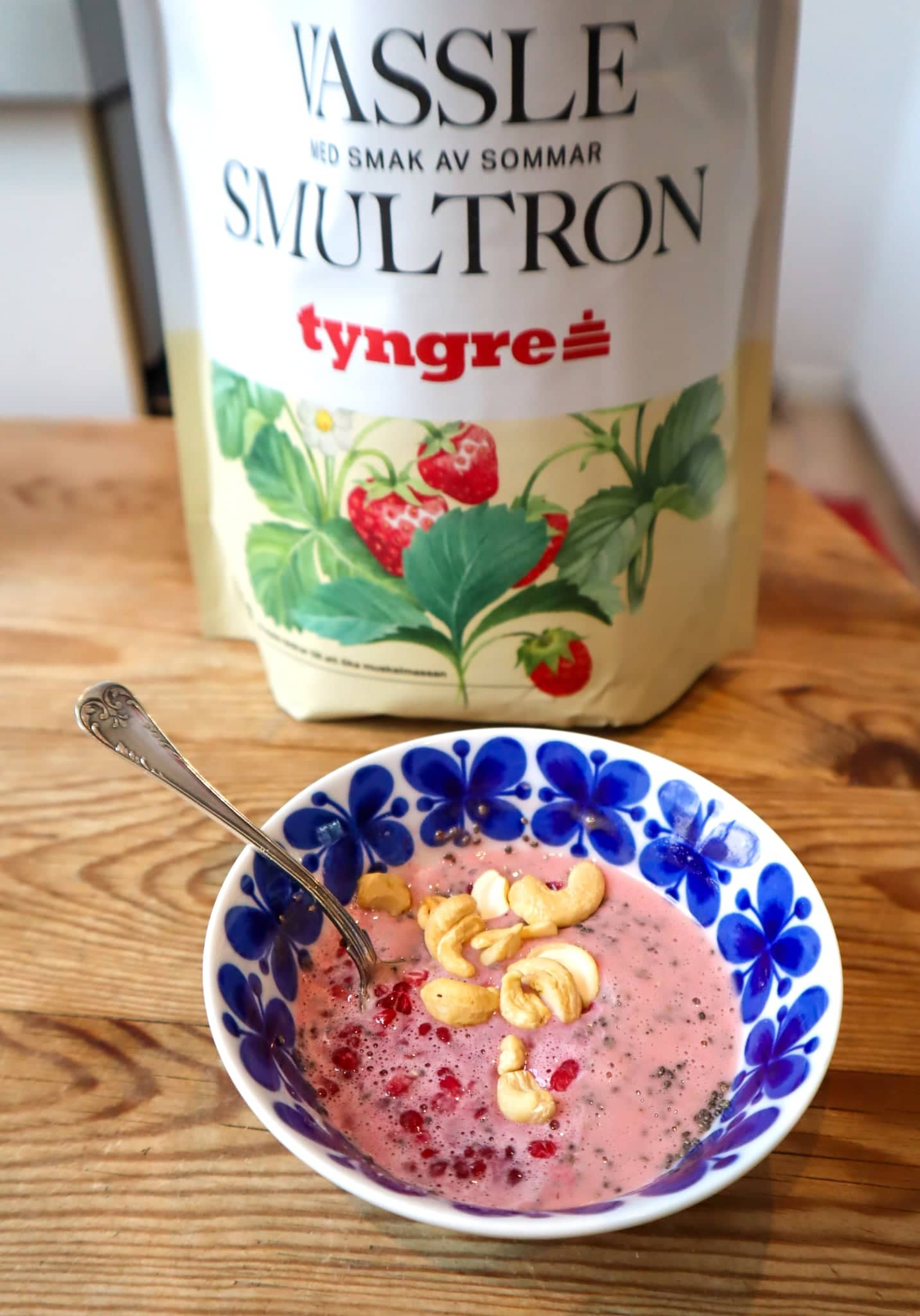 Proteinrik chiapudding med smultron