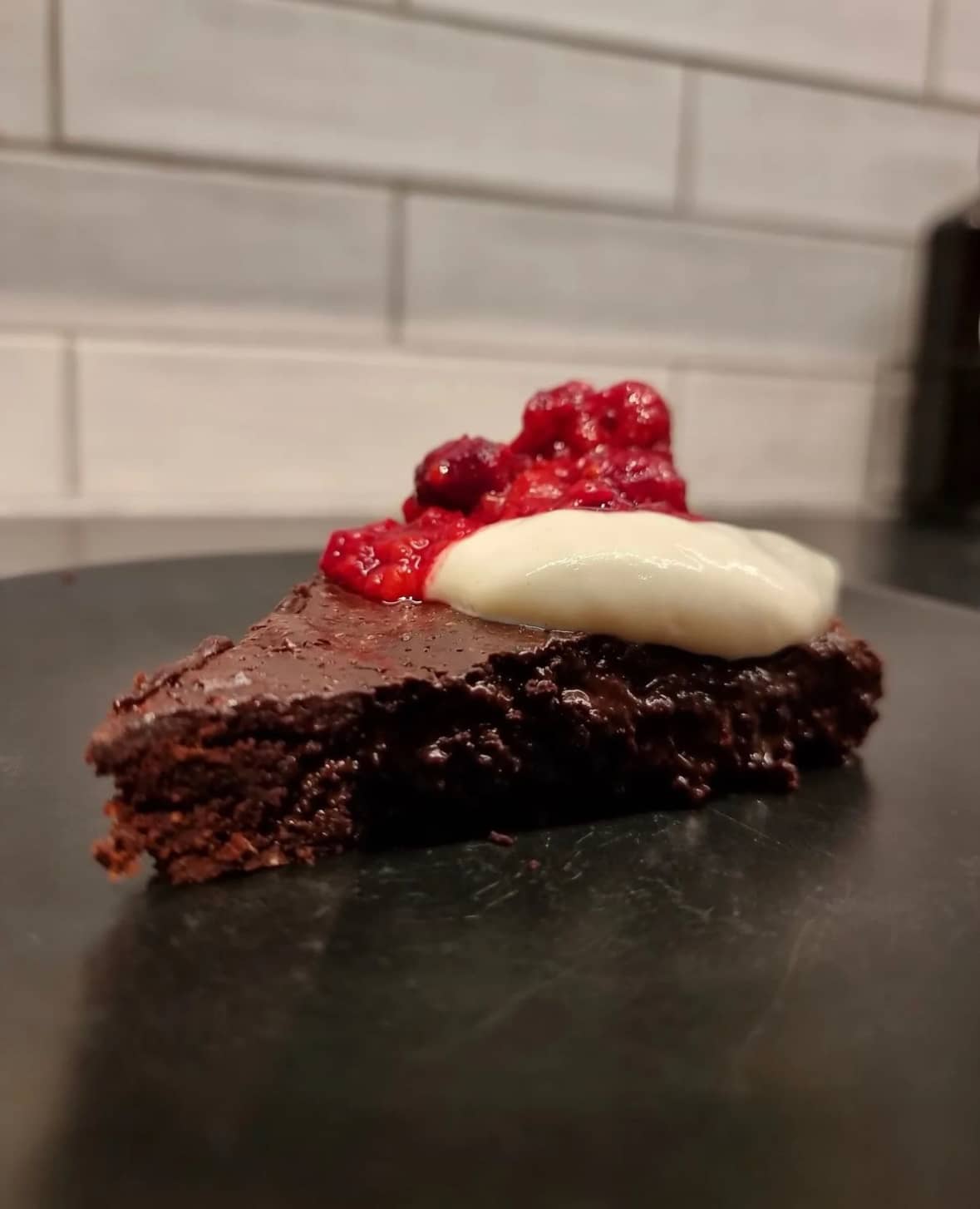 Proteinrik kladdkaka med hasselnöt