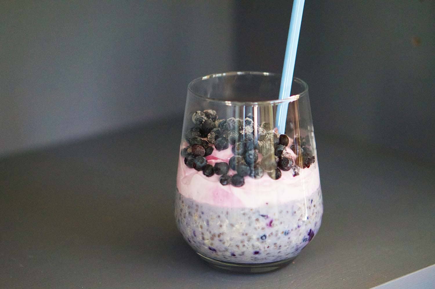 Overnight oats med chiafrön- och blåbär