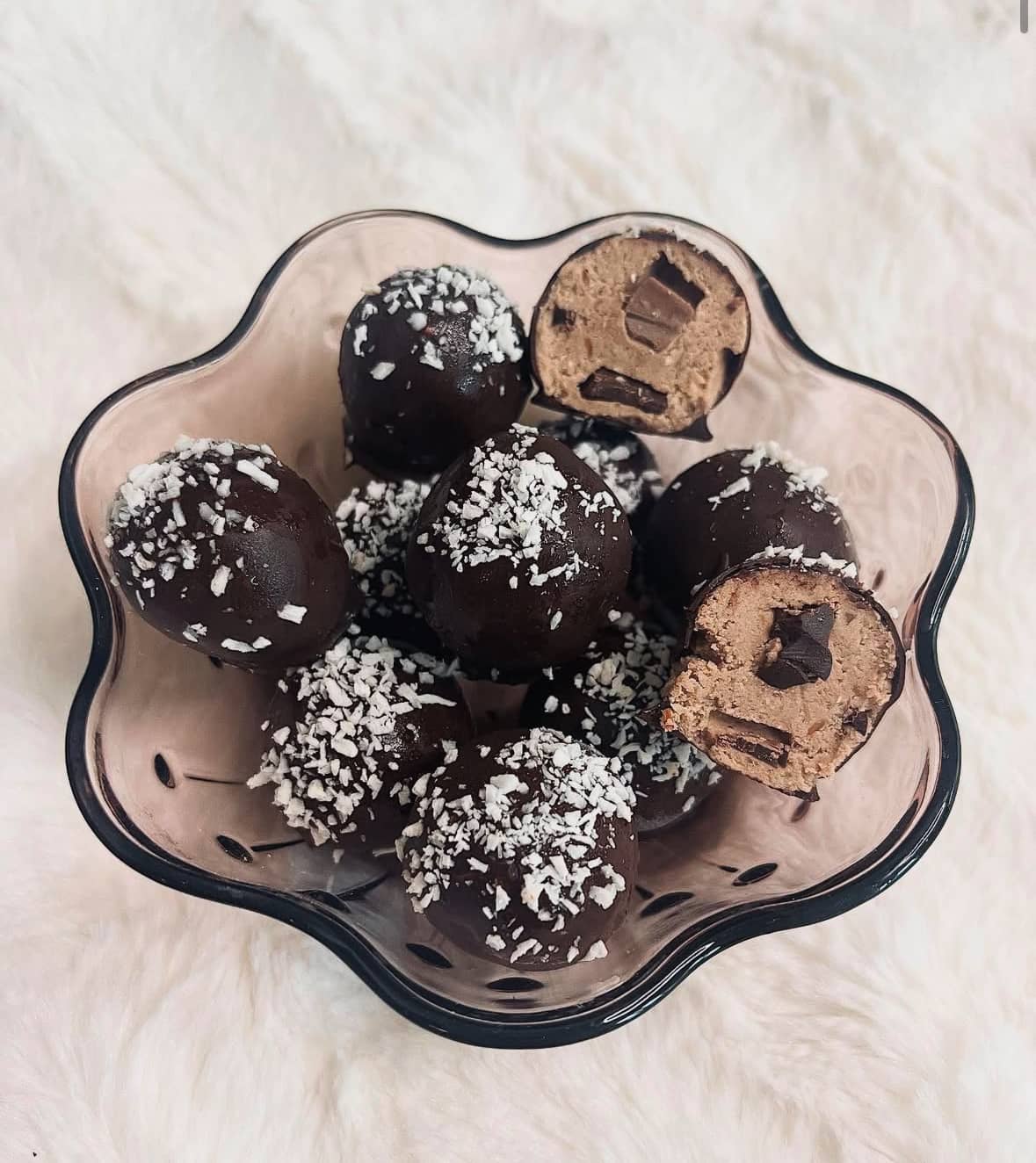 Proteinrika cookie dough-bollar 