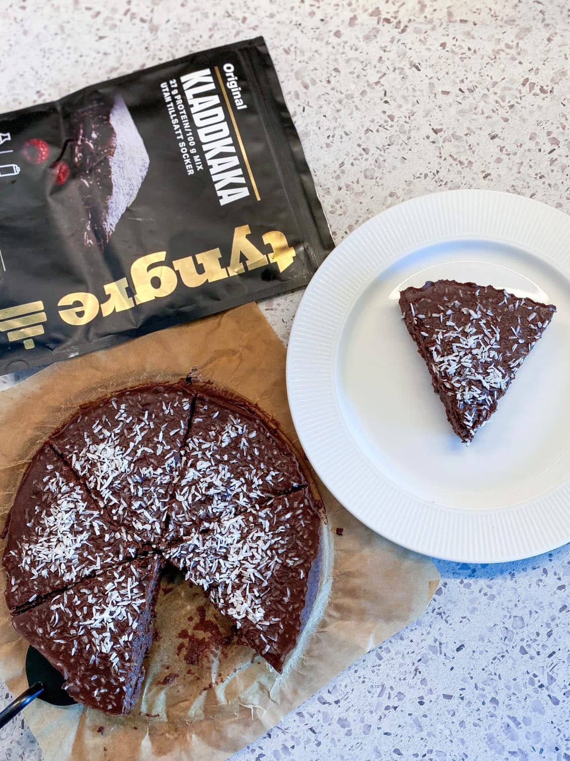 Kladdkaka med kärleksmums