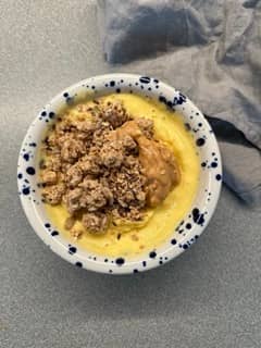 Smoothiebowl med banan- och mango
