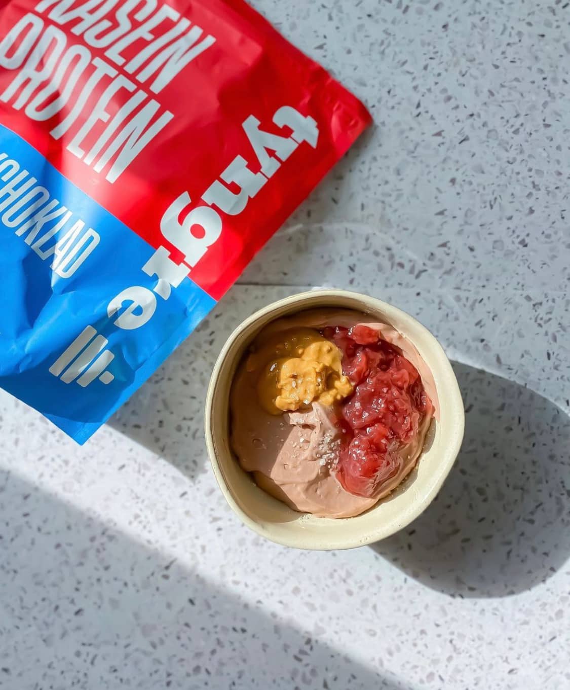 Overnight oats med jordgubb- och mjölkchoklad