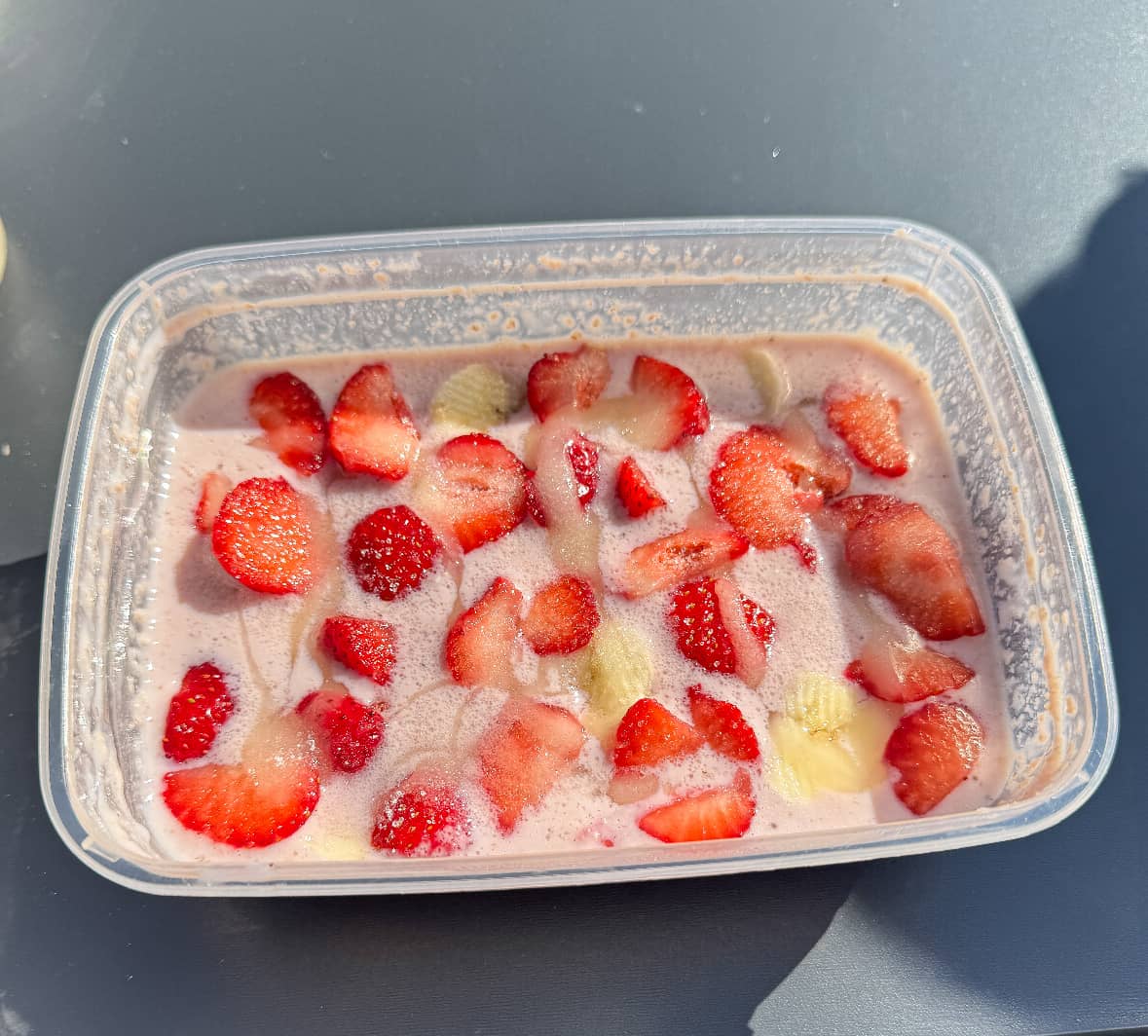 Krämig och proteinrik overnight oats jordgubb
