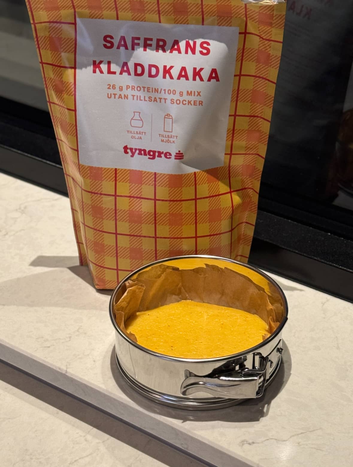 Proteinrik saffranskladdkaka utan tillsatt socker bakmix saffranskladdkaka