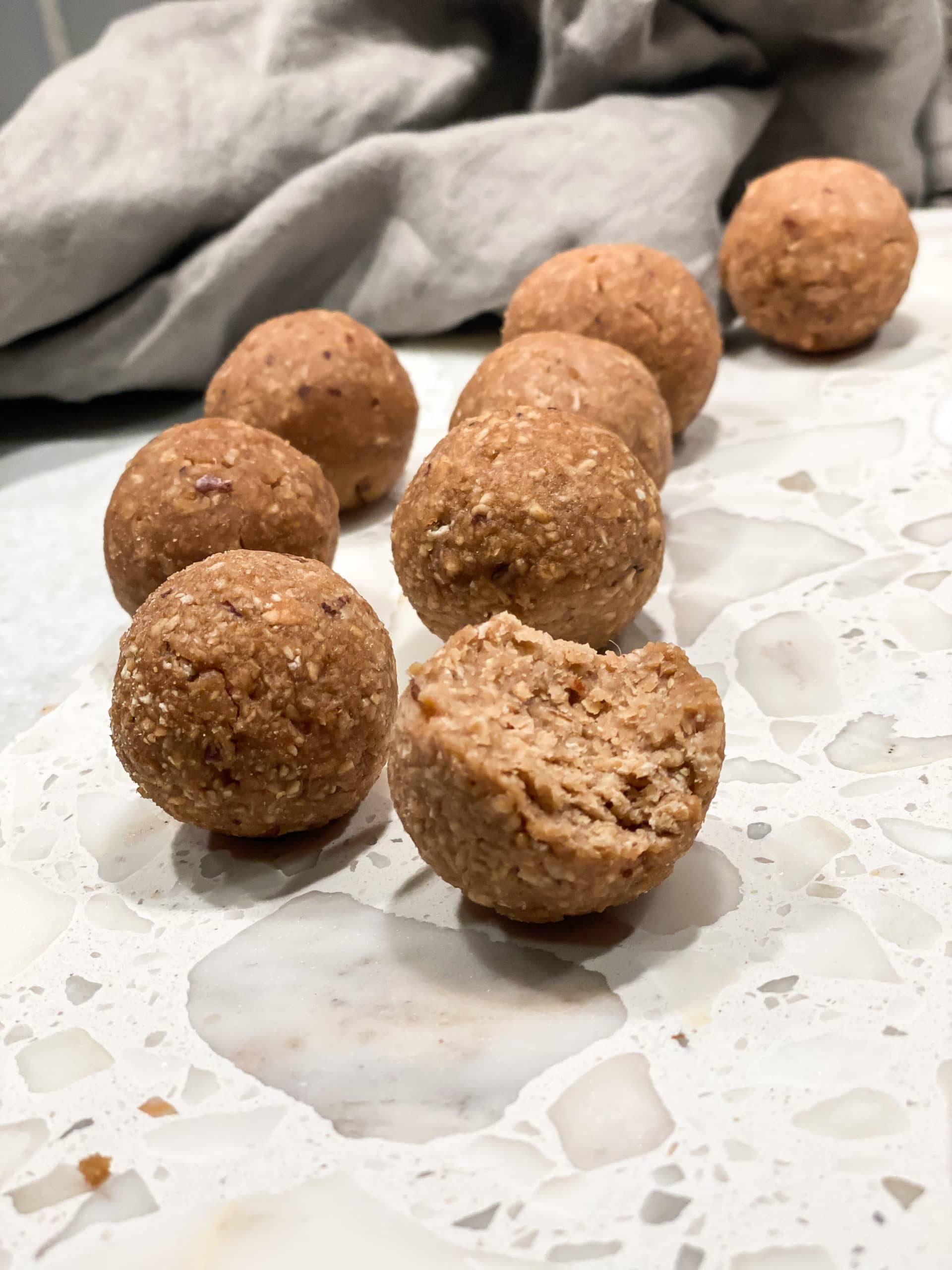 Proteinbollar med salt gräddkola