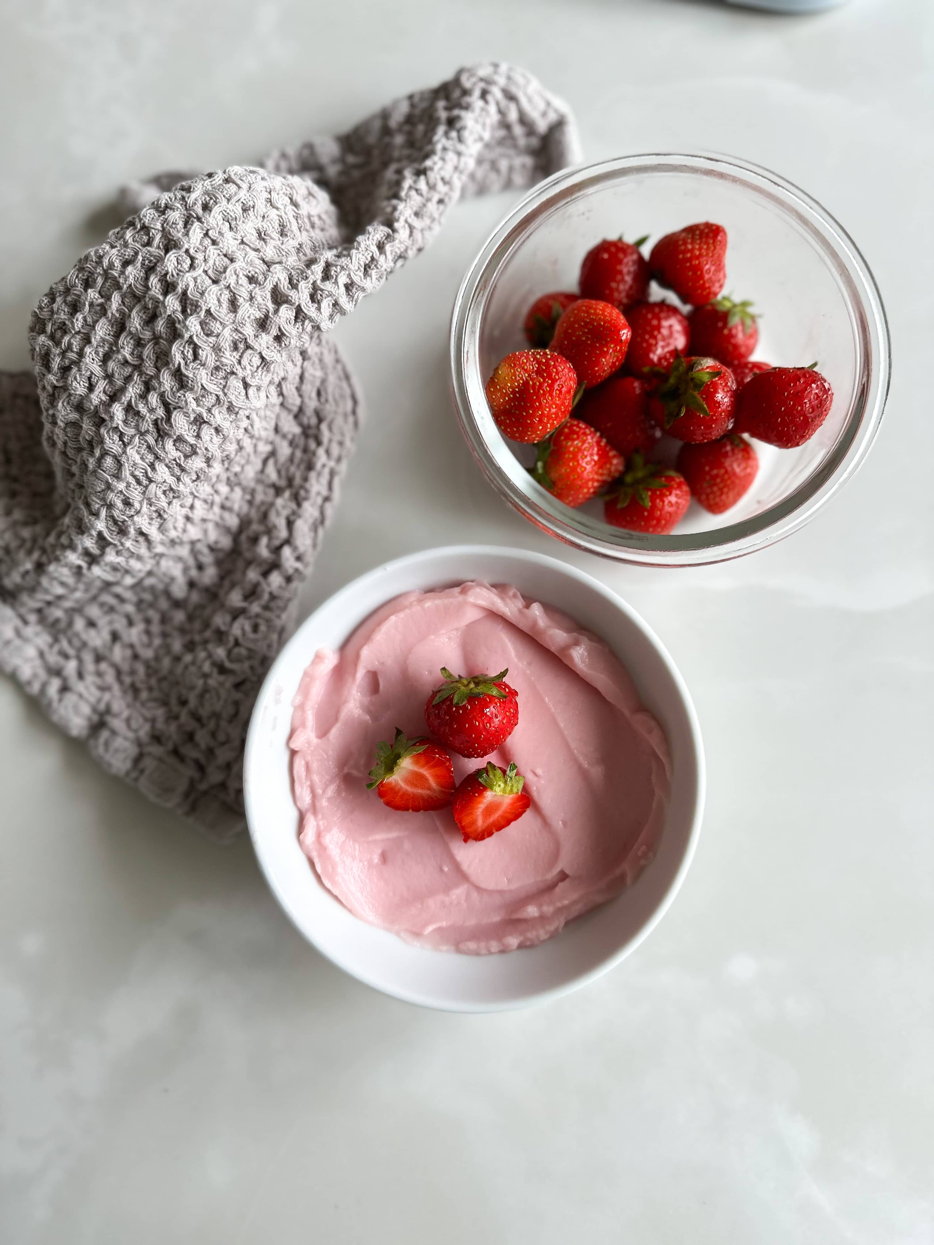 Proteinrik kaseinpudding med smak av jordgubb kasein krämig jordgubbsglass