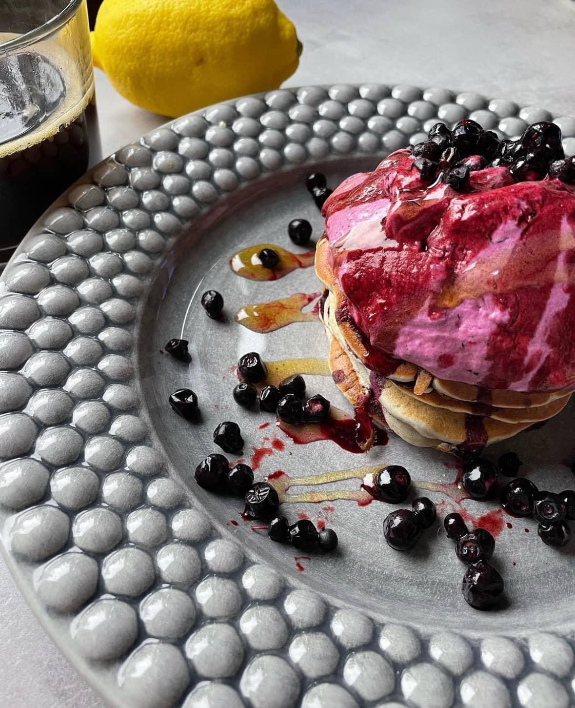 Pannkakor med citron- & blåbärskaseinfluff