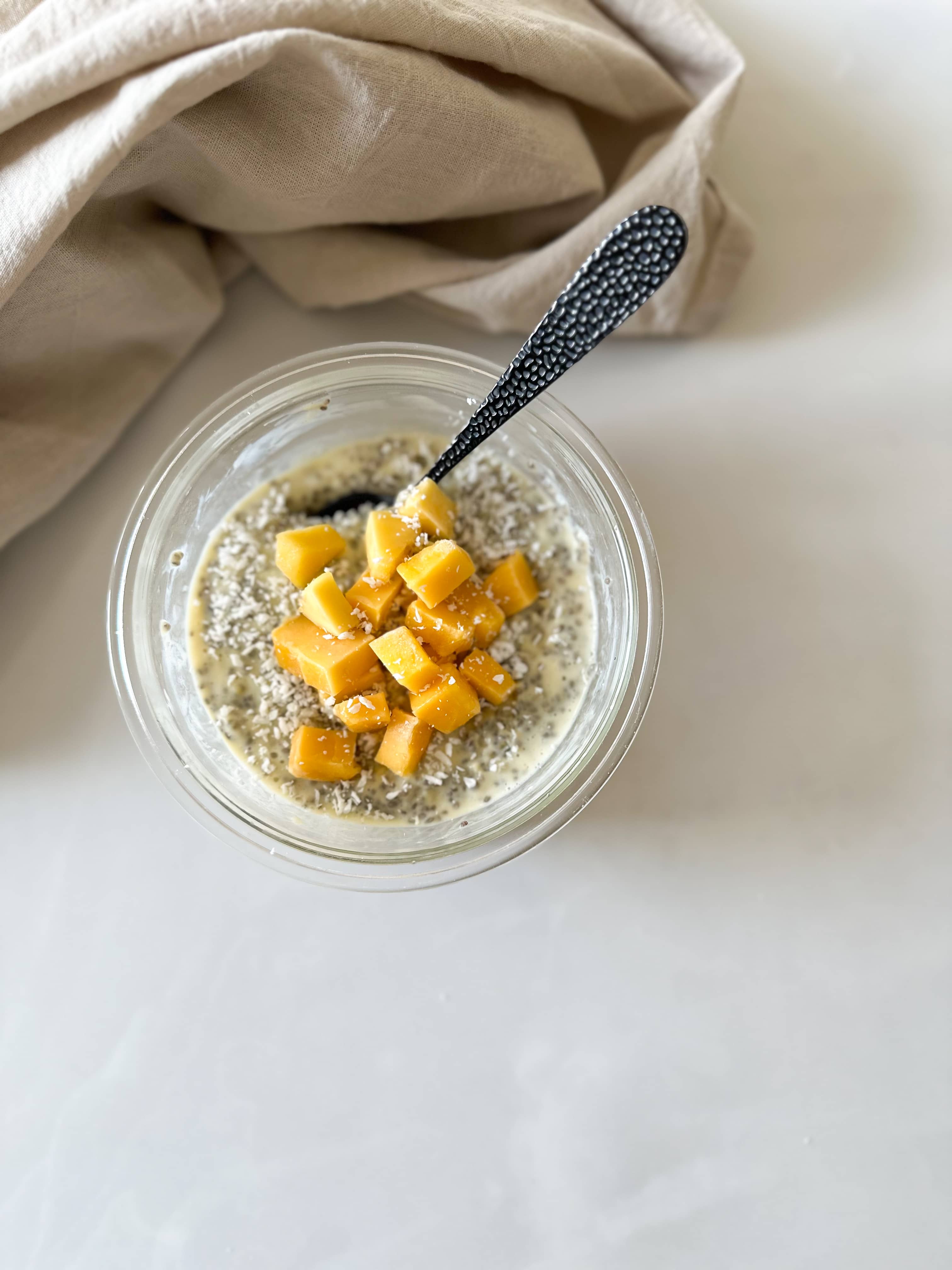 Proteinrik chiapudding med vanilj- och mango kasein vaniljdrömmar 