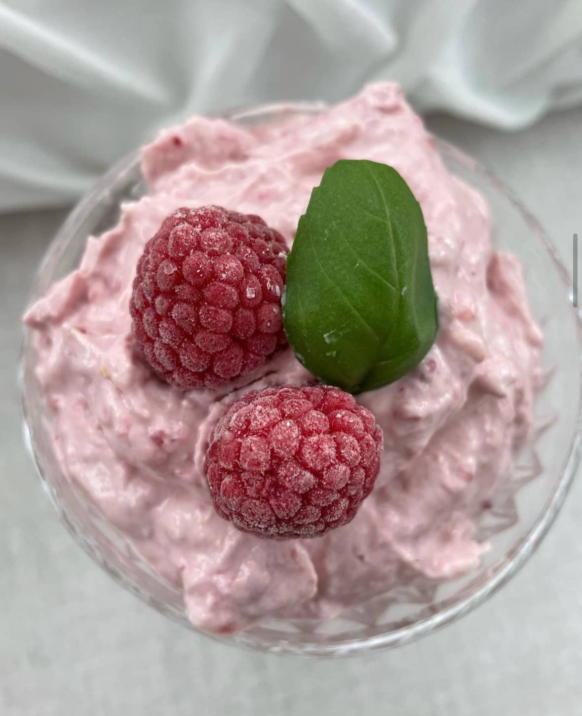 Vanilj- och hallonmousse