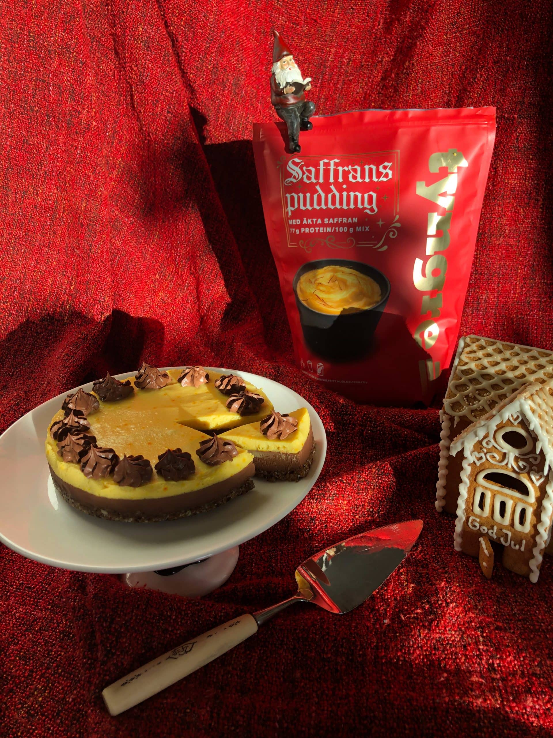 Chokladtårta med saffranspudding