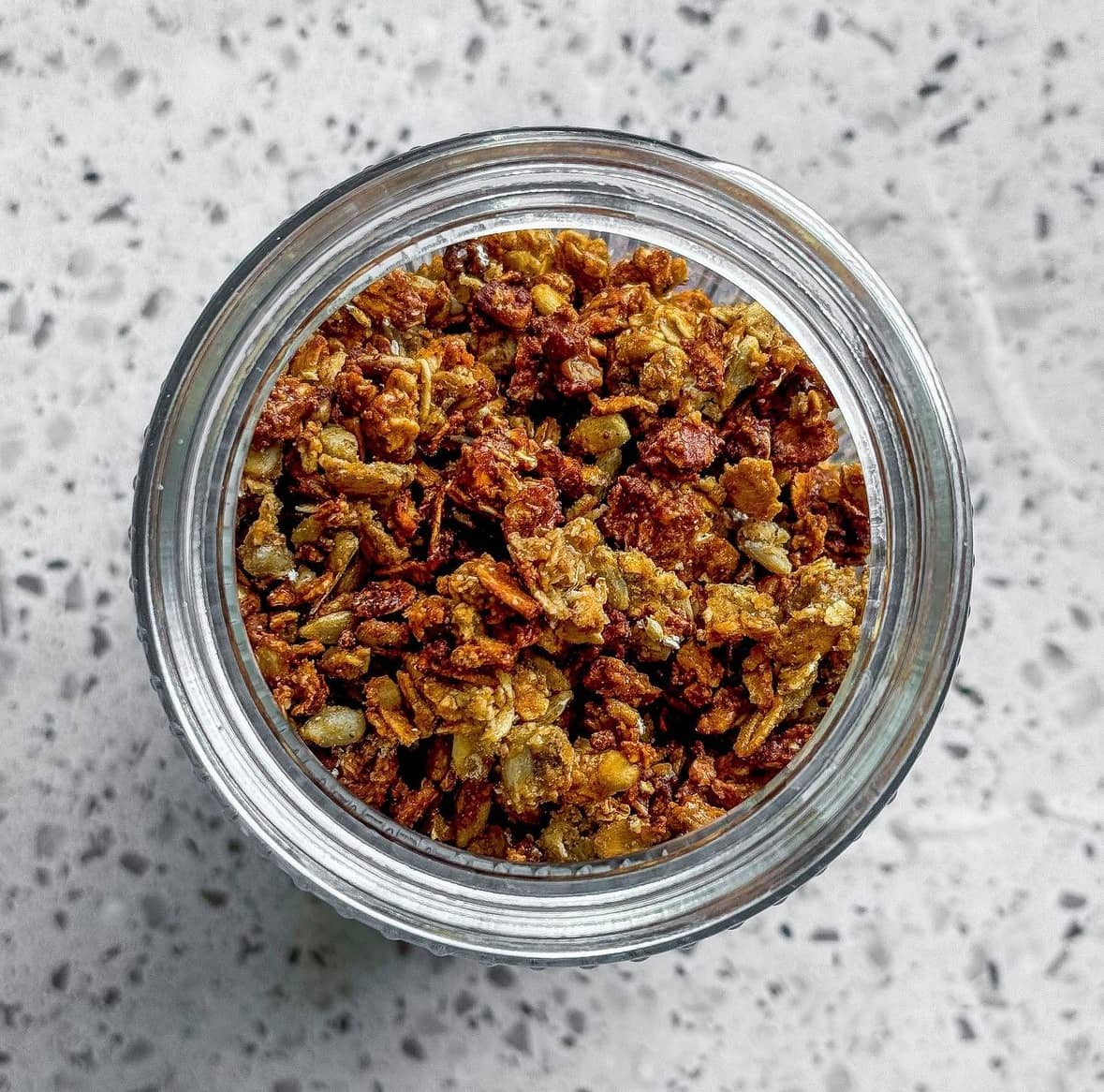 Crunchy proteingranola med salt karamell