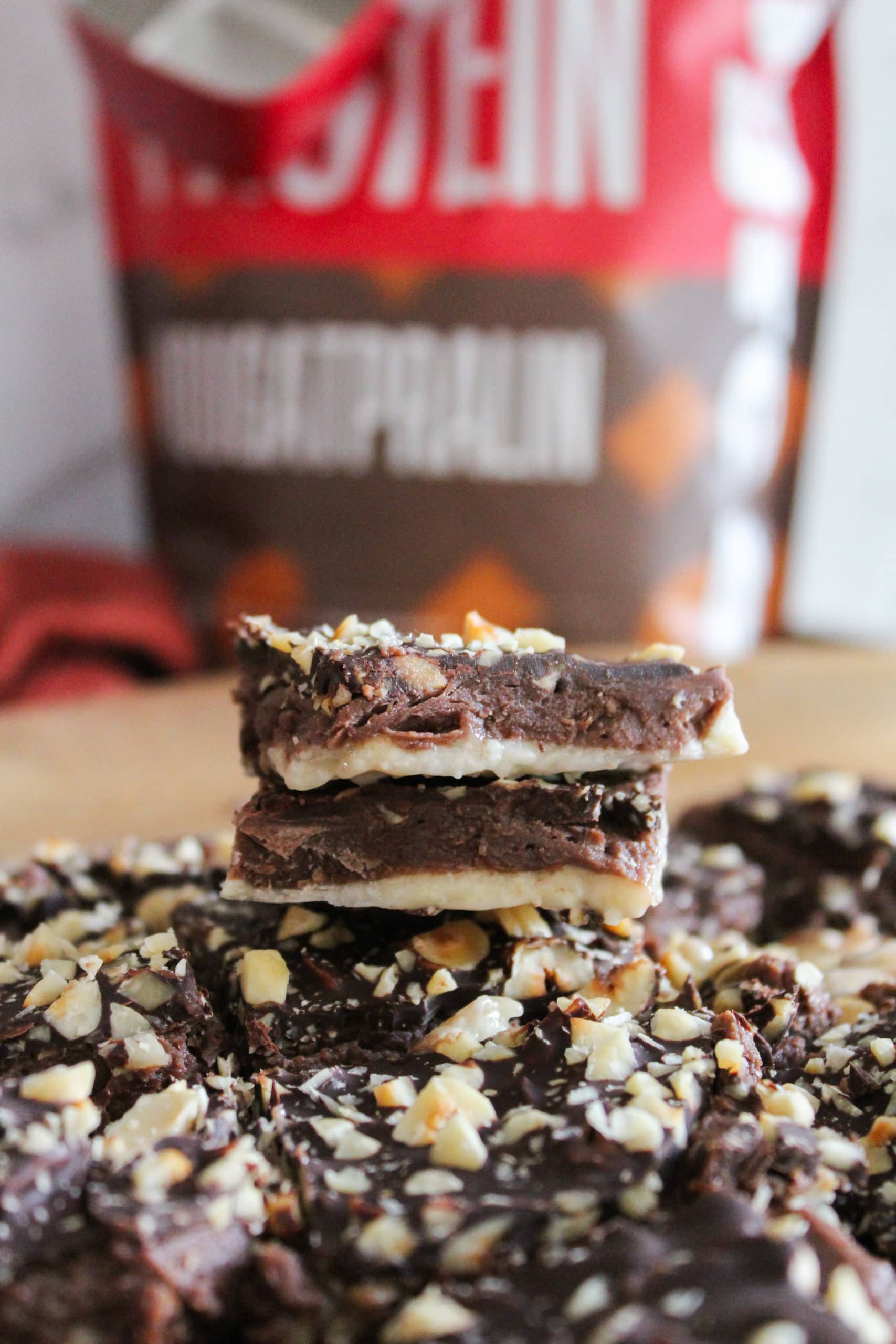 Protein bark med banan, nougat & hasselnötter