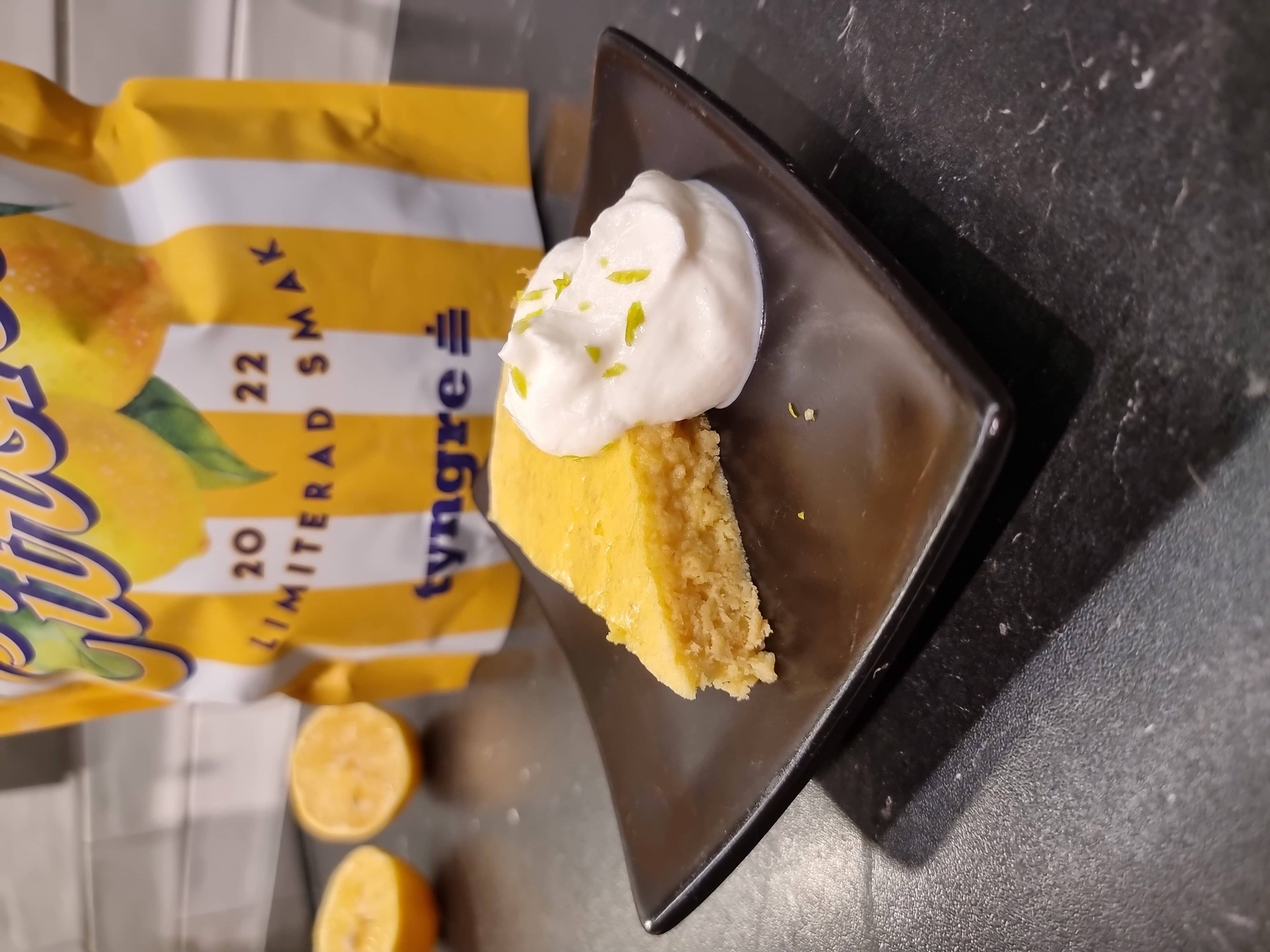 Proteinrik citronkladdkaka utan tillsatt socker kasein solmogna citroner