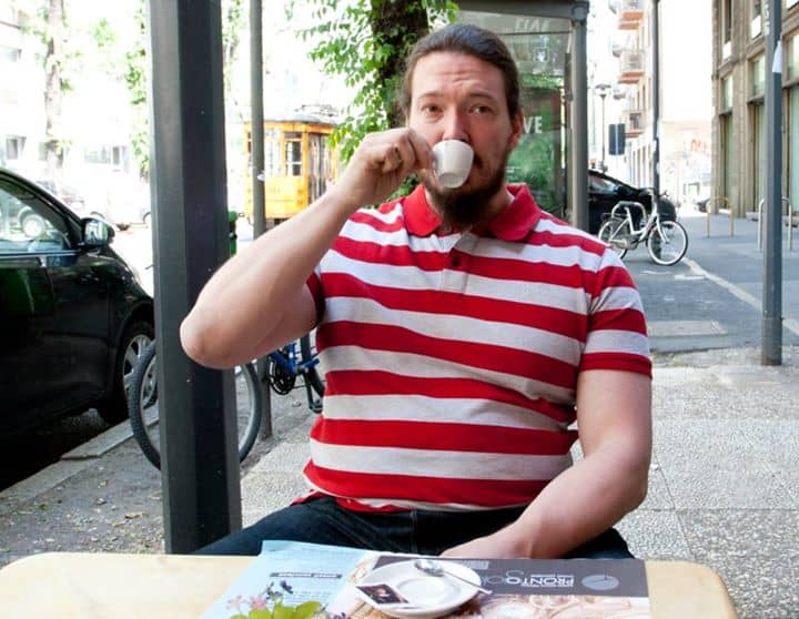 Mjölk är för knåddar – riktiga hominider dricker öl!