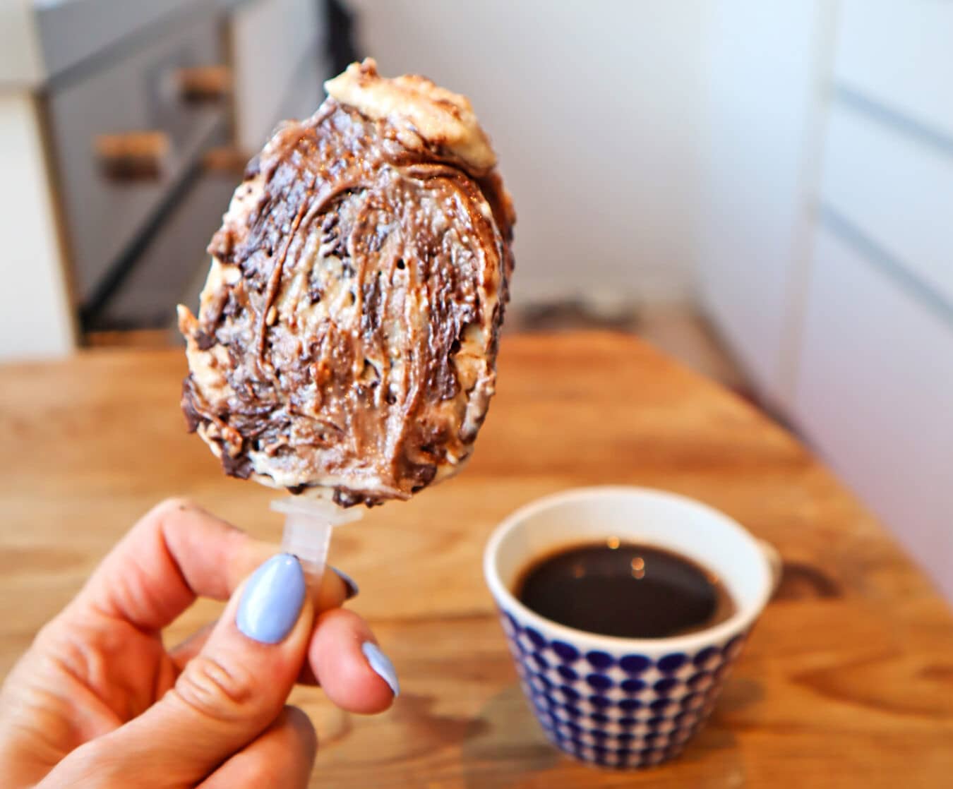 Proteinrik kaffeglass gjord på keso