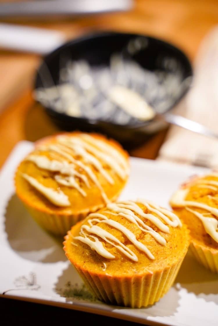 Proteinmuffins med saffran- och vit choklad