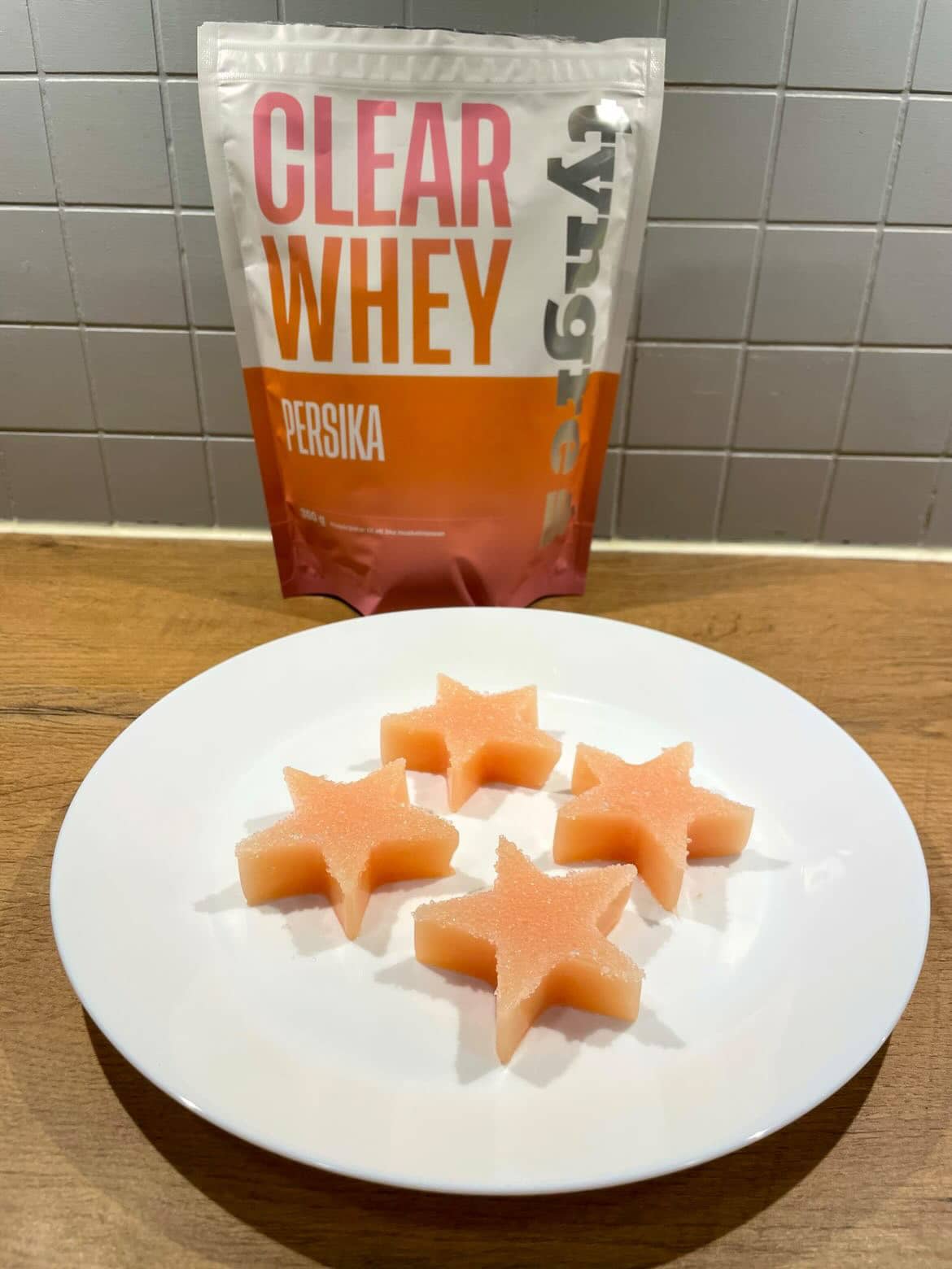 Proteinrikt gelegodis med persikosmak