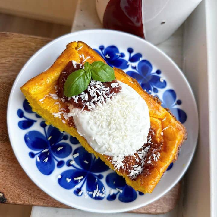 Saffransostkaka med vaniljkvarg