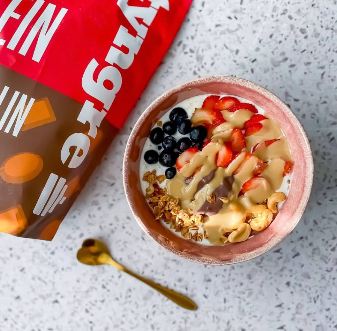 Overnight oats med nougat- och färska bär