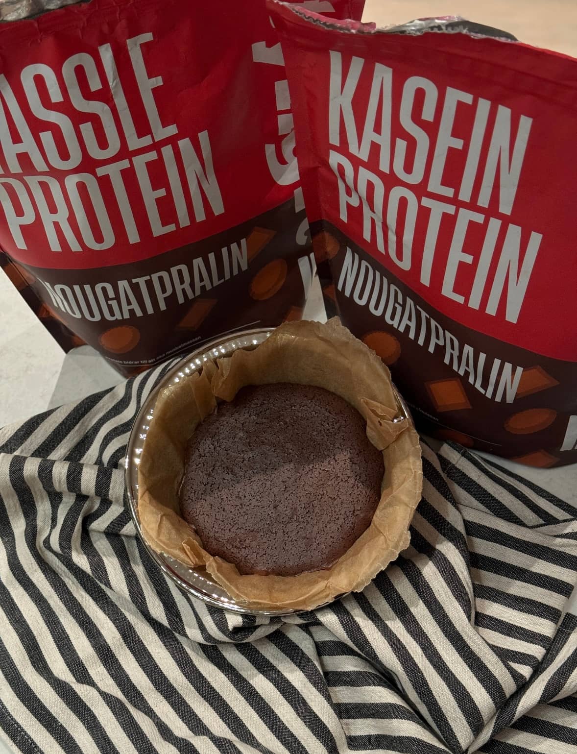 Proteinkladdkaka med nougat