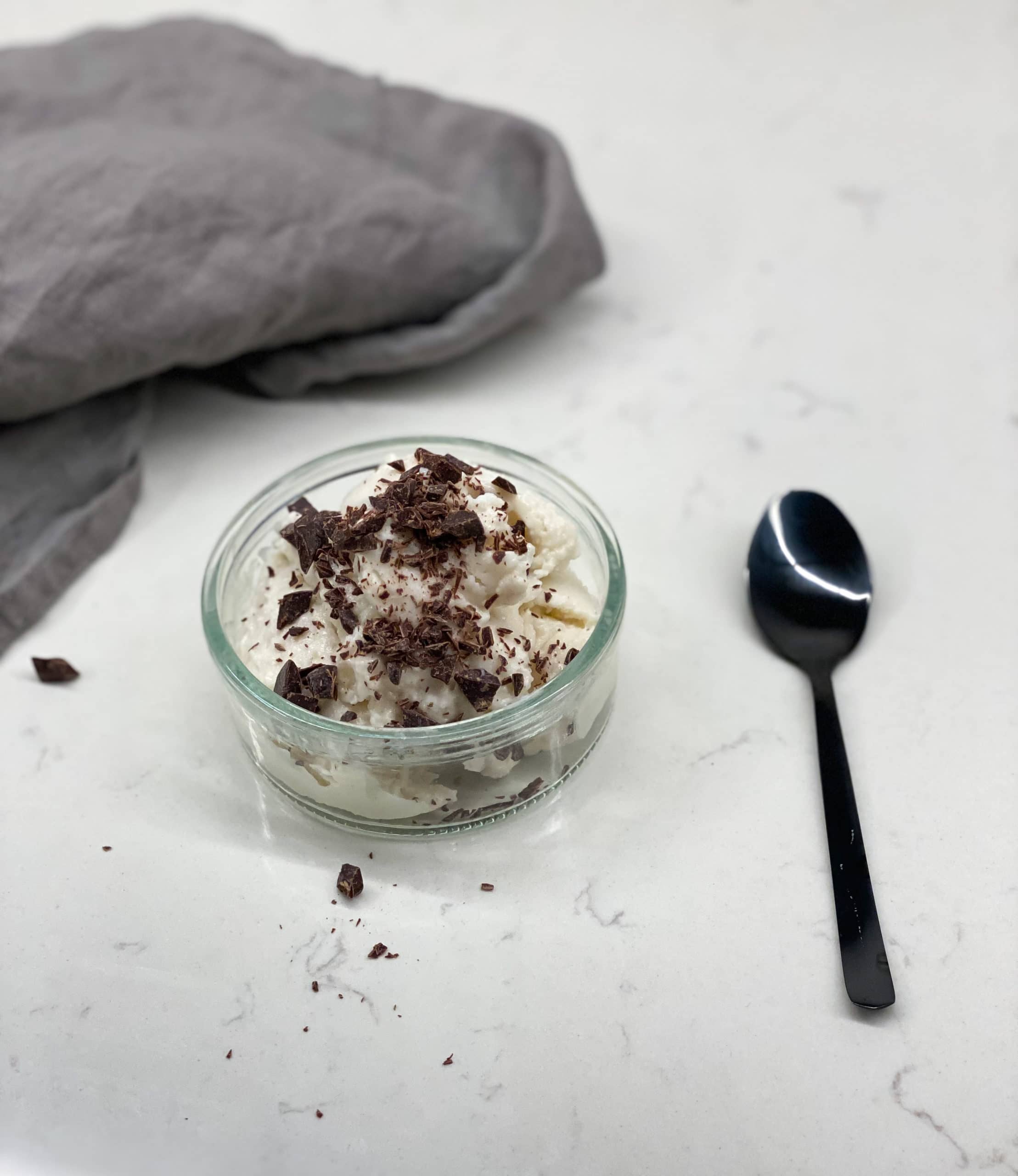 Kesoglass med smak av cookie dough