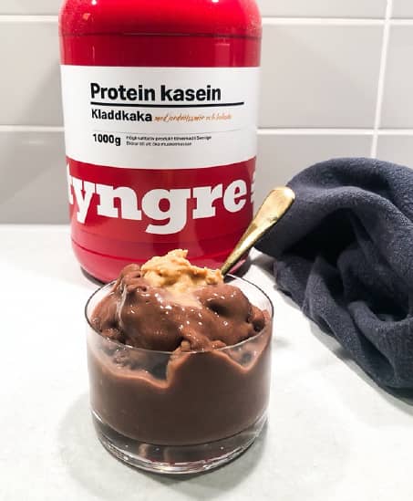 Proteinglass med smak av lyxig kladdkaka
