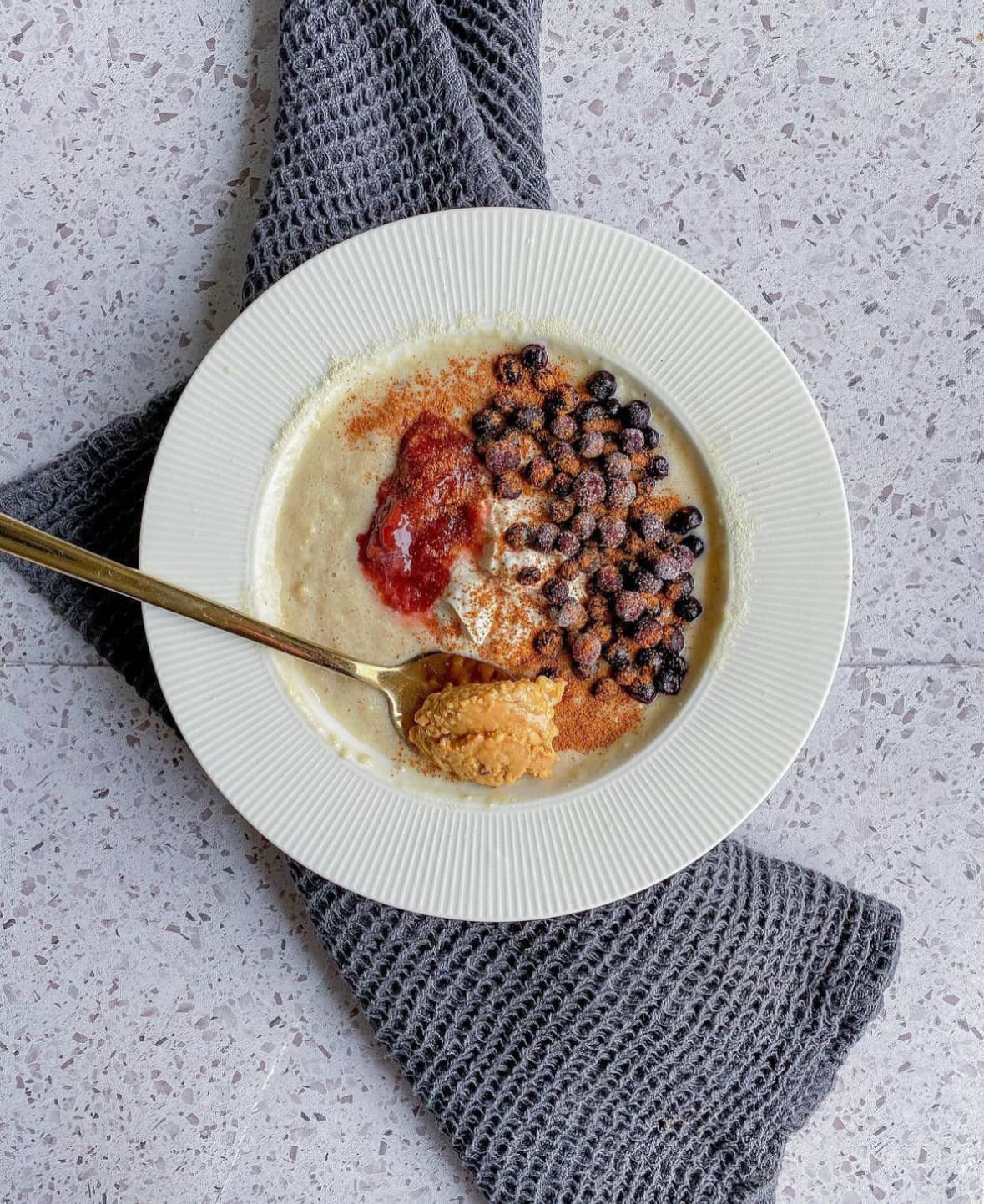 Havregrynsgröt med vaniljproteinpulver