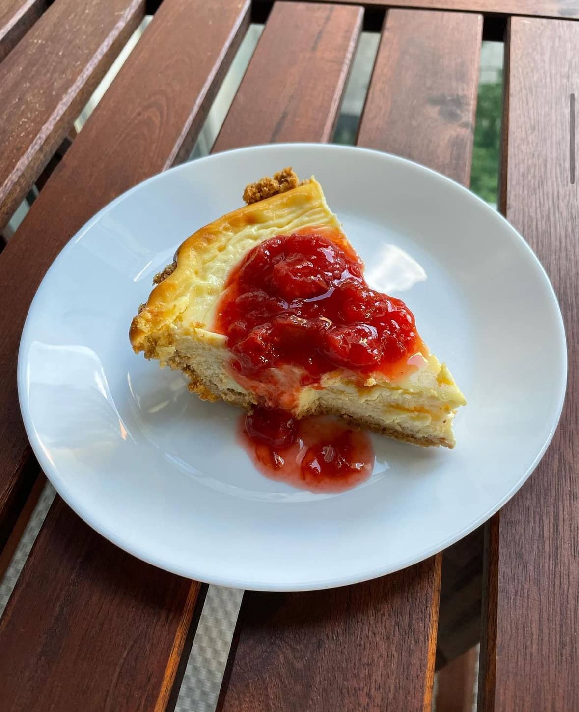 Proteinrik cheesecake med jordgubb- och rabarberkompott