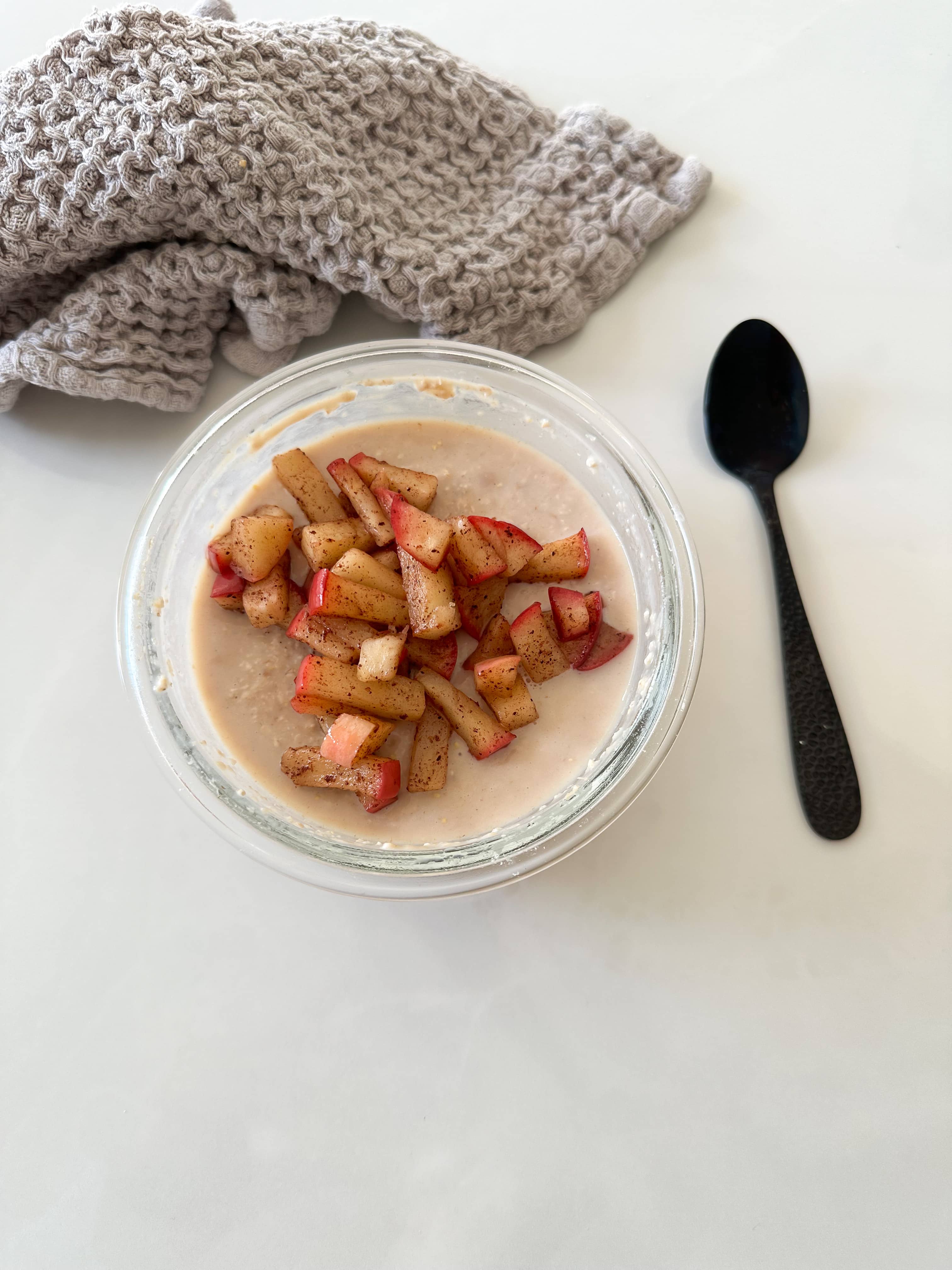 Proteinrik overnight oats med kanelstekta äpplen 