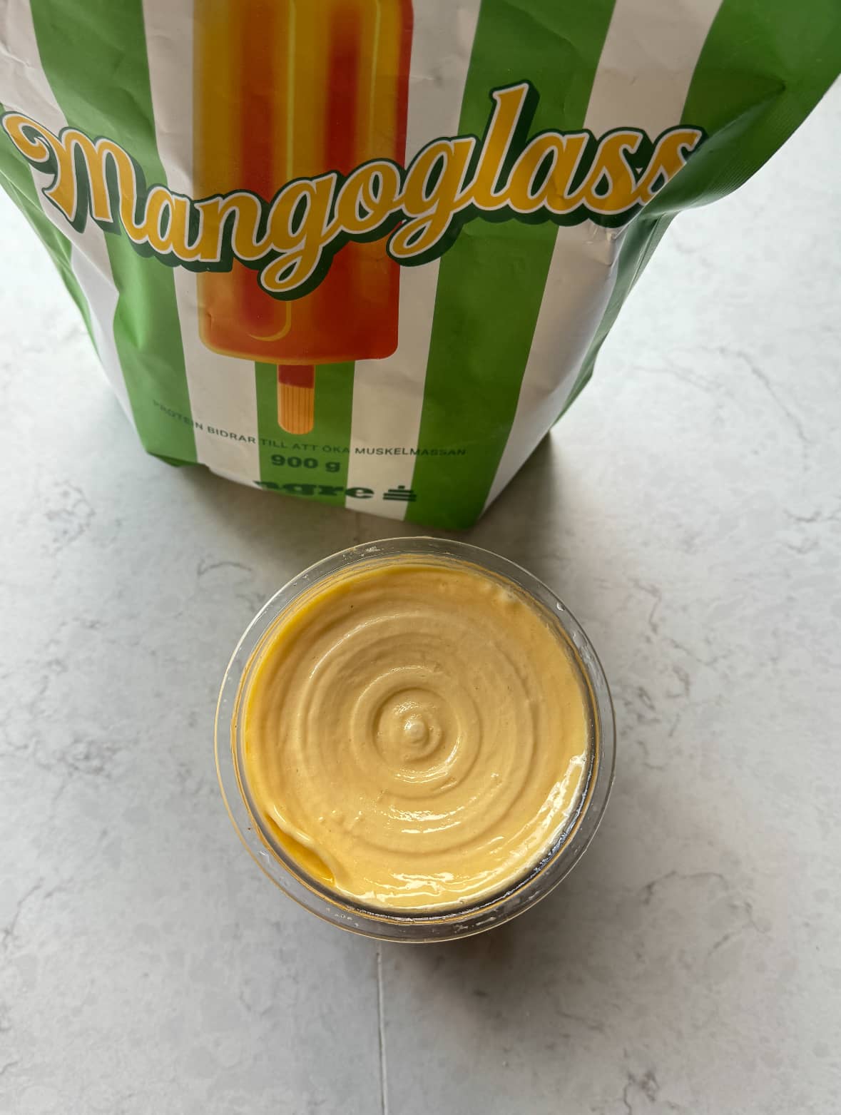 Proteinrik mangoglass på keso 