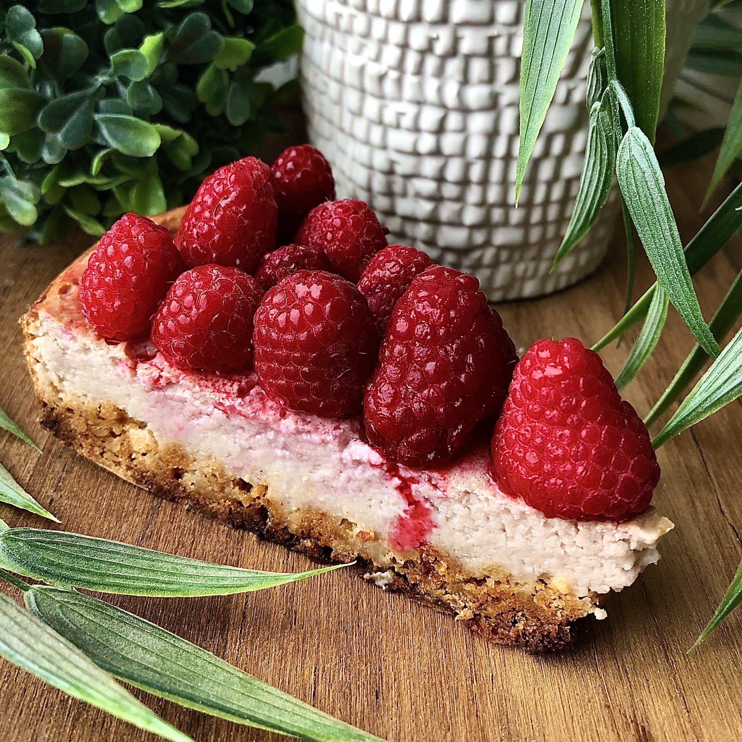 Halloncheesecake med vit choklad