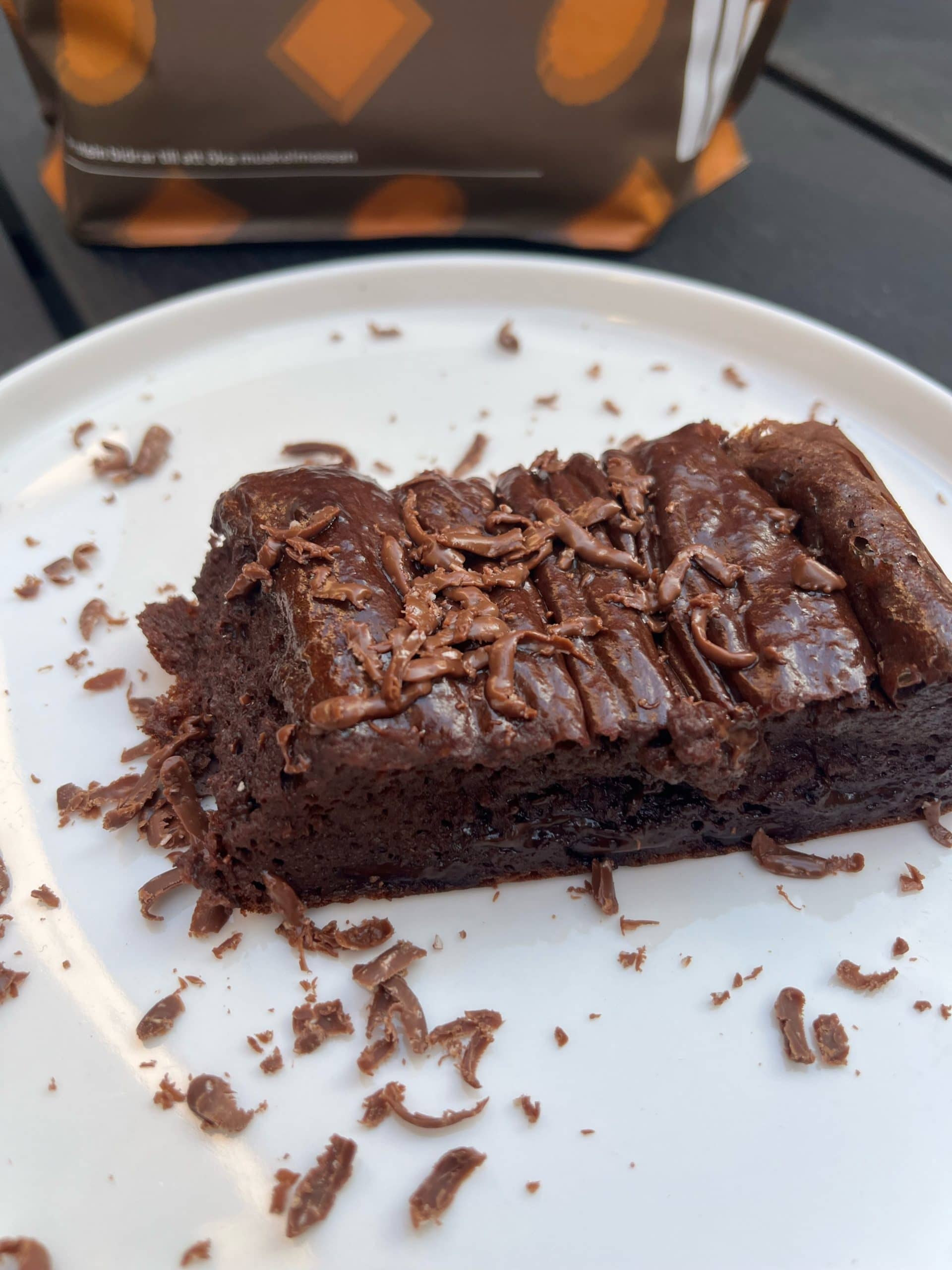 Proteinrik brownie med riven choklad