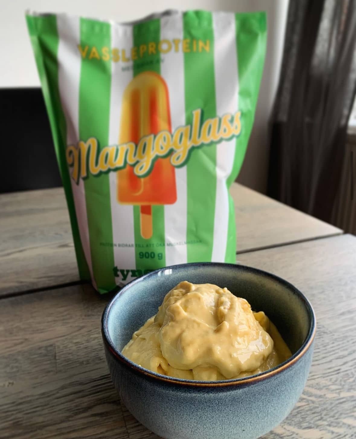 Snabb och proteinrik mangoglass